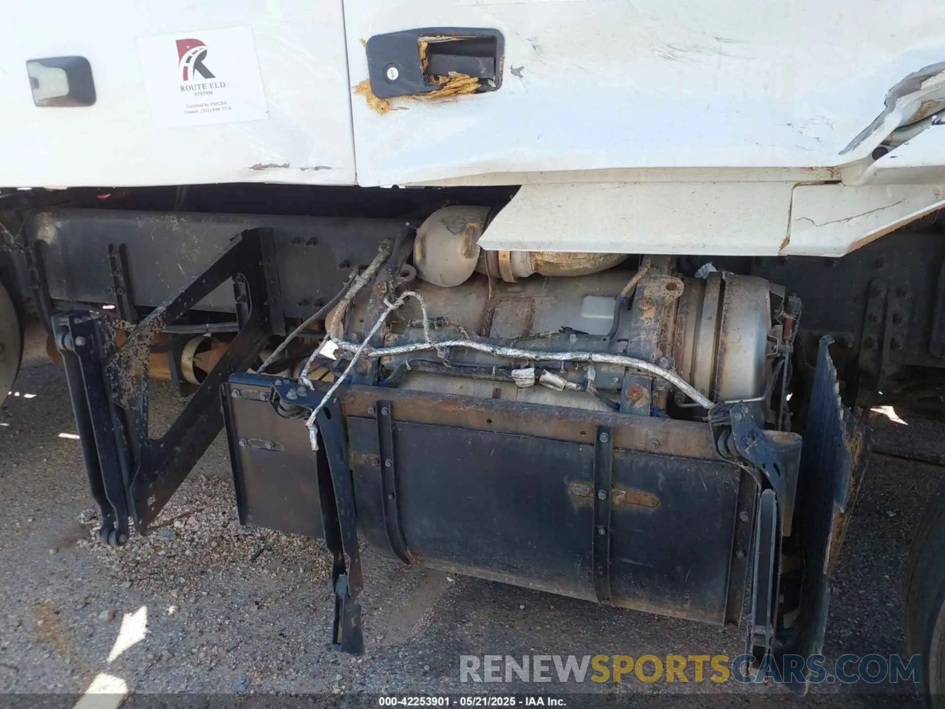 13 Photograph of a damaged car 4V4NC9EH6LN221341 VOLVO VNL 2020