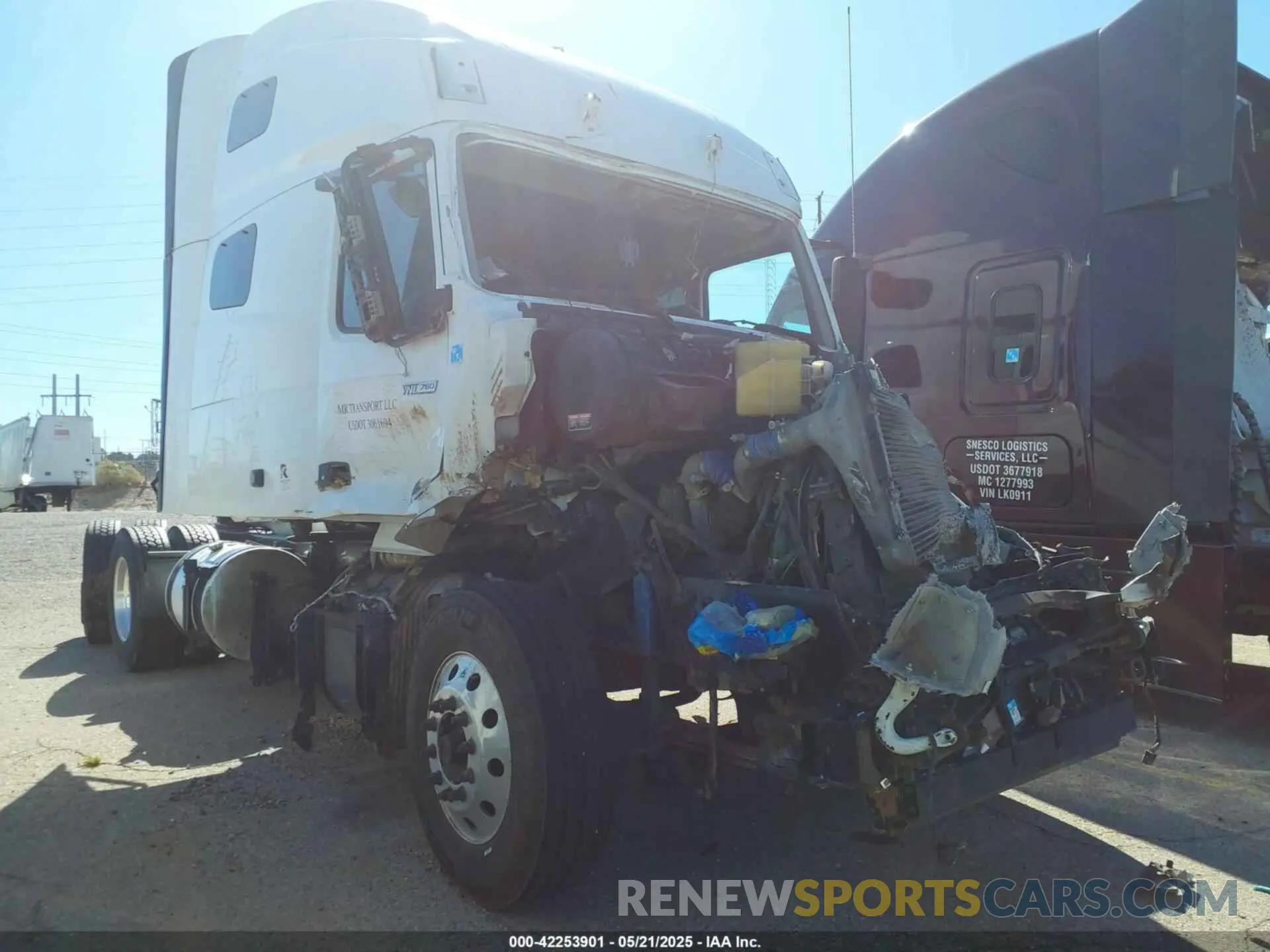 2 Photograph of a damaged car 4V4NC9EH6LN221341 VOLVO VNL 2020