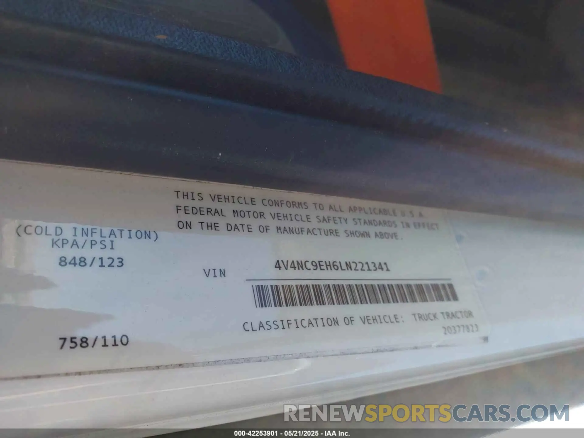 9 Photograph of a damaged car 4V4NC9EH6LN221341 VOLVO VNL 2020