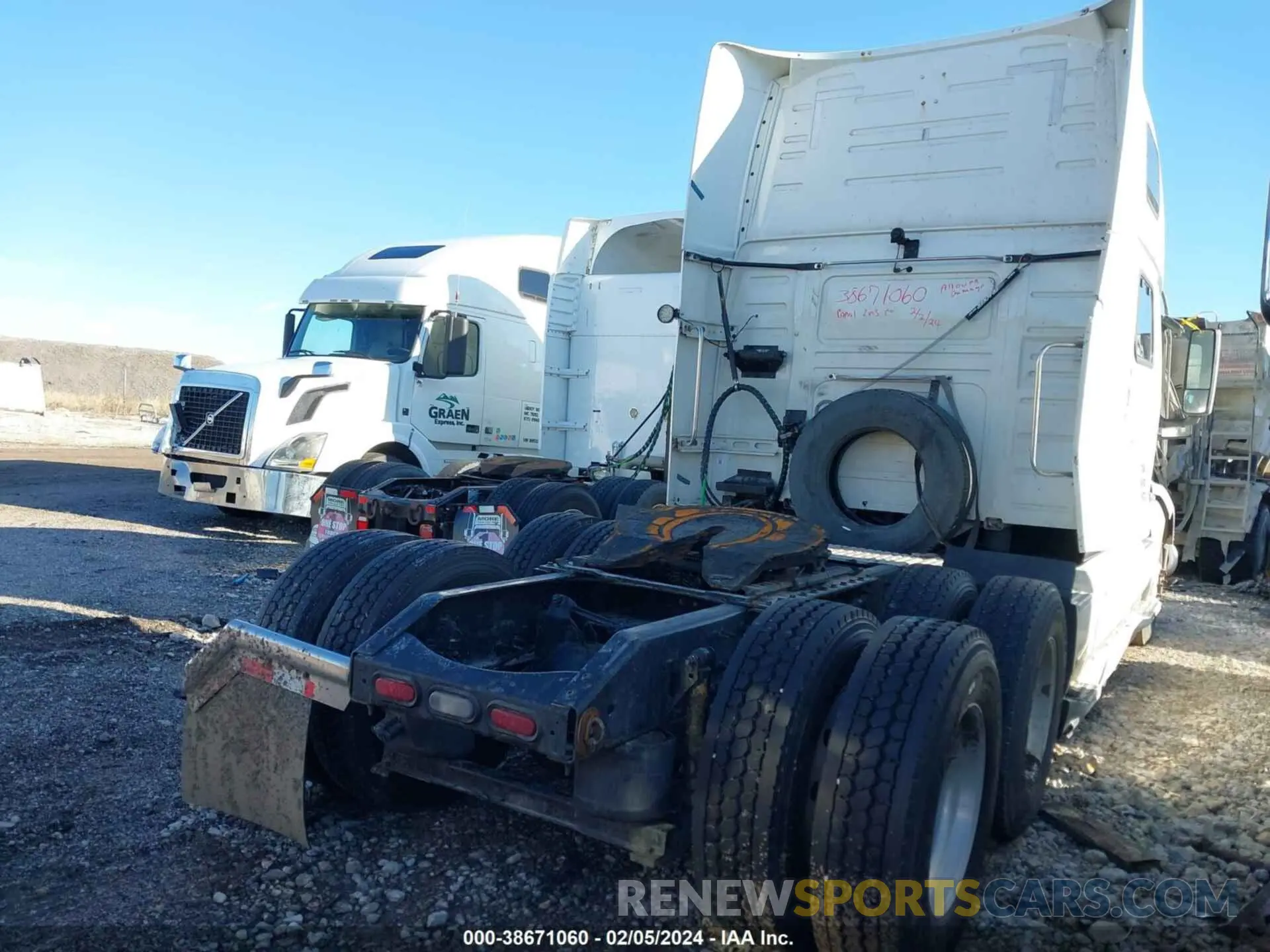 4 Photograph of a damaged car 4V4NC9EH6LN223932 VOLVO VNL 2020