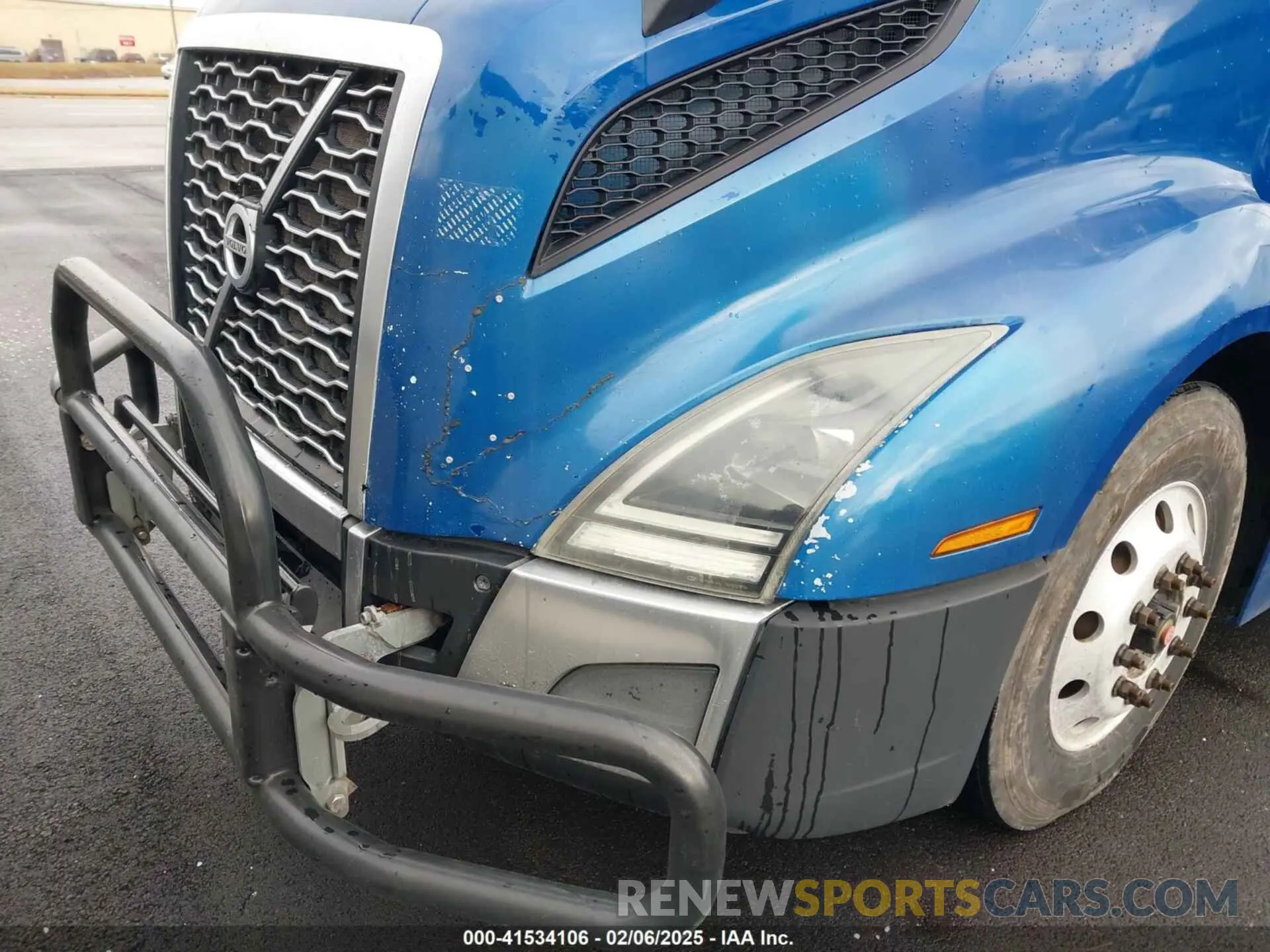11 Photograph of a damaged car 4V4NC9EHXLN236747 VOLVO VNL 2020