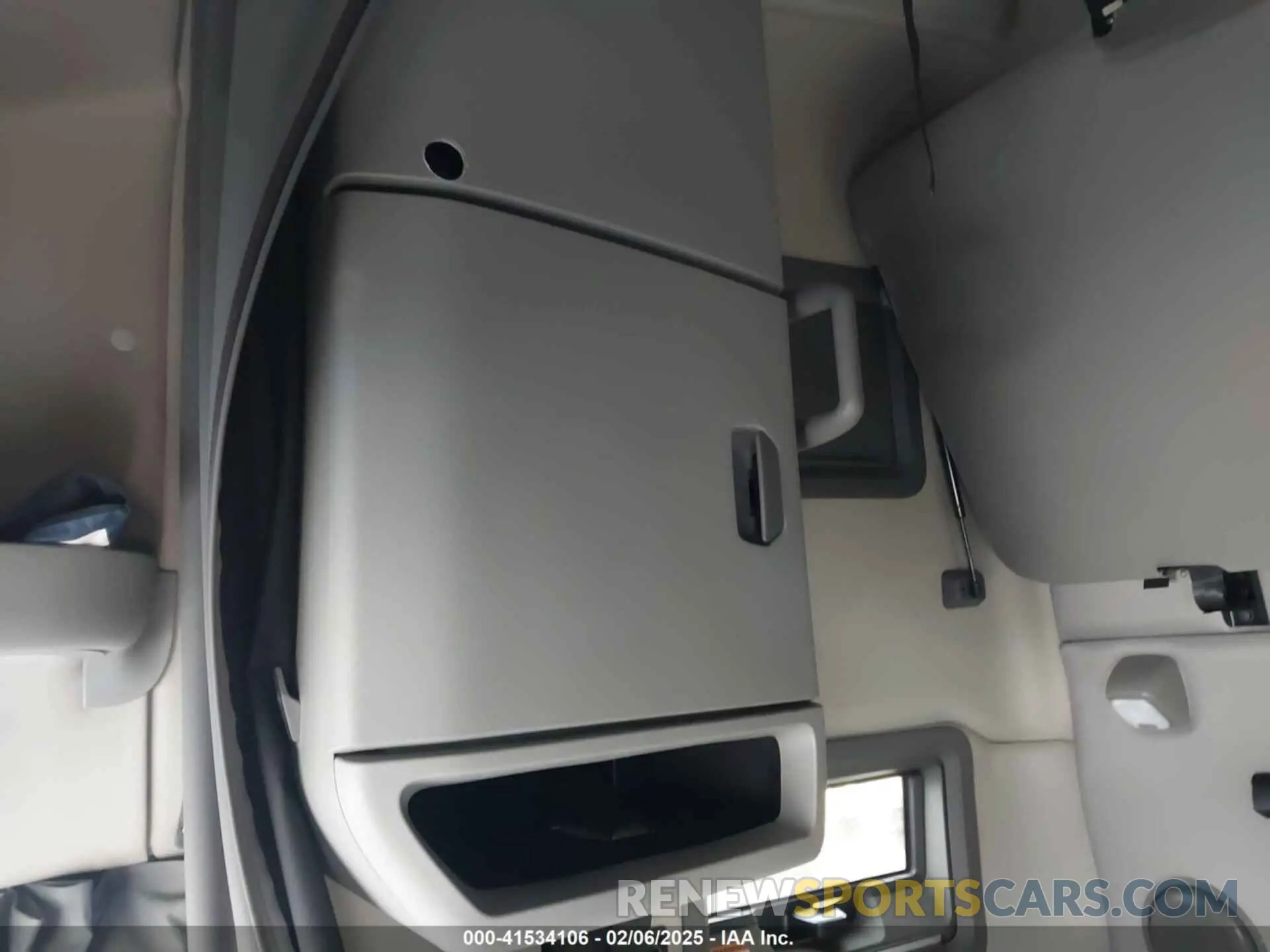 14 Photograph of a damaged car 4V4NC9EHXLN236747 VOLVO VNL 2020