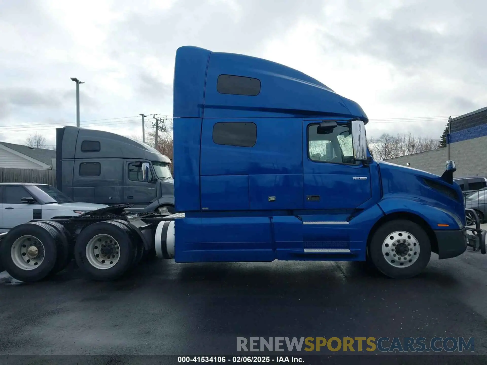 16 Photograph of a damaged car 4V4NC9EHXLN236747 VOLVO VNL 2020