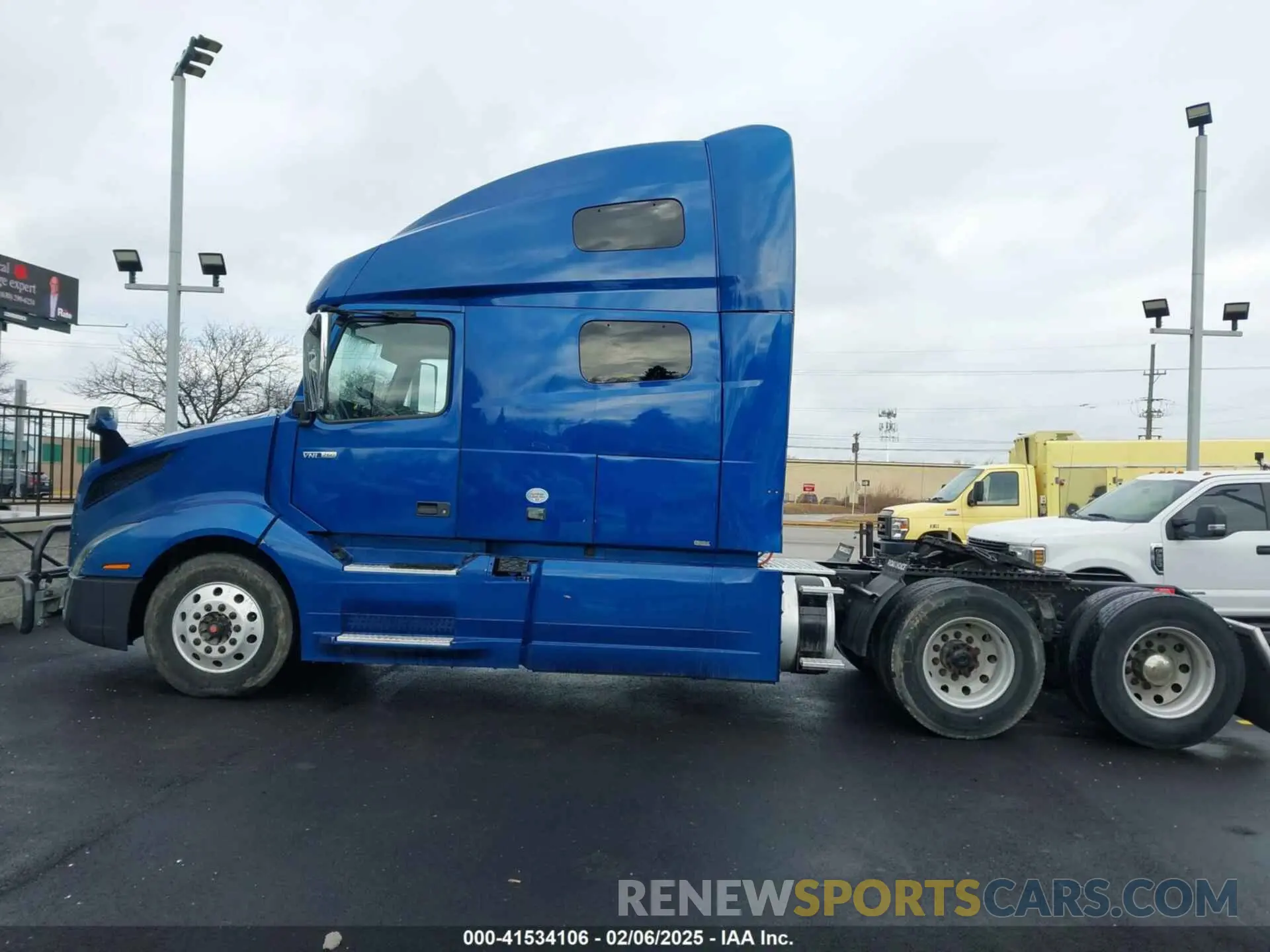 17 Photograph of a damaged car 4V4NC9EHXLN236747 VOLVO VNL 2020