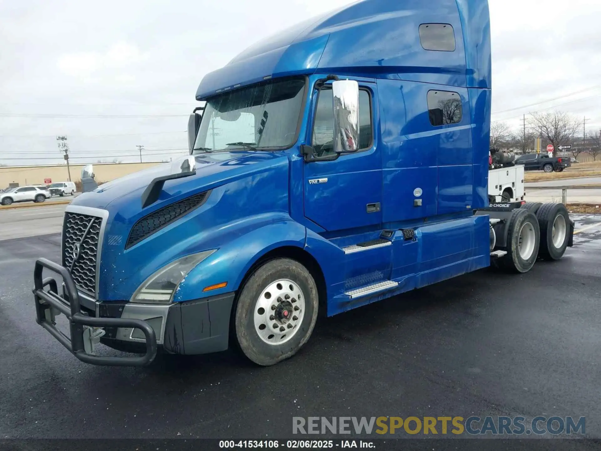 2 Photograph of a damaged car 4V4NC9EHXLN236747 VOLVO VNL 2020