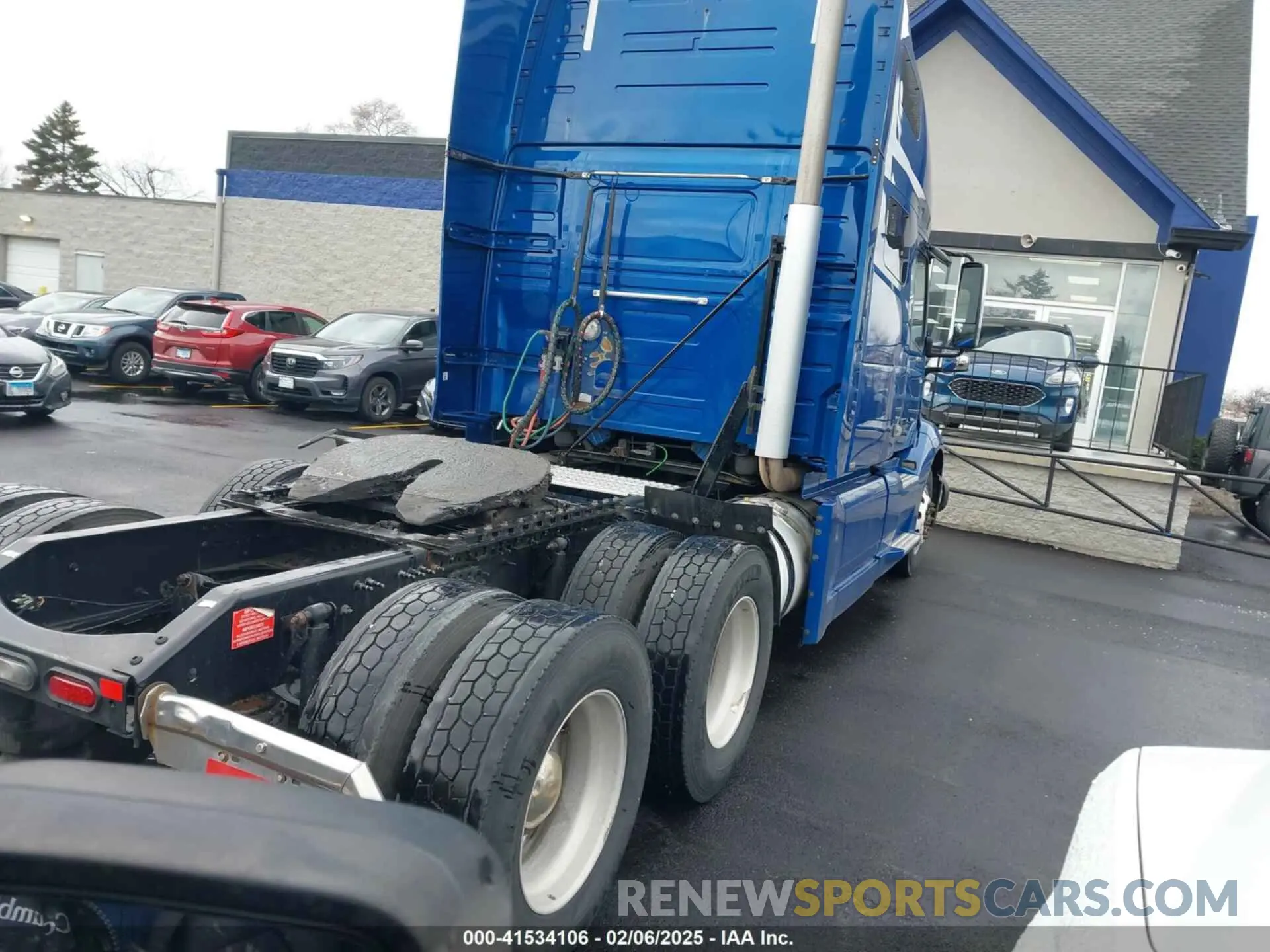 4 Photograph of a damaged car 4V4NC9EHXLN236747 VOLVO VNL 2020