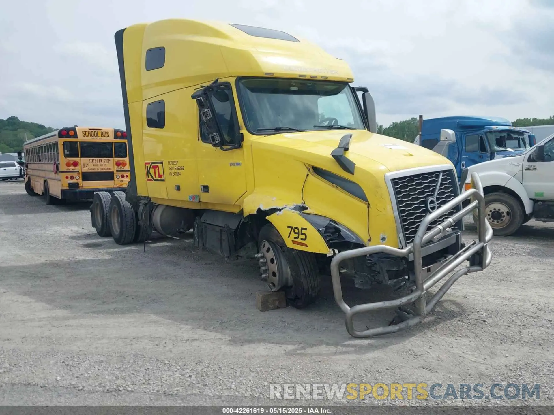 1 Photograph of a damaged car 4V4NC9EJ7LN240564 VOLVO VNL 2020