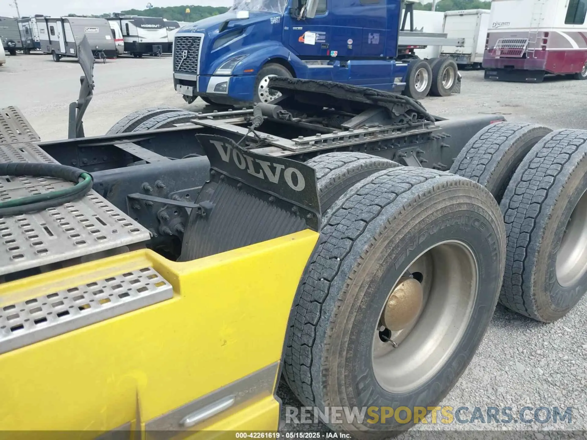 13 Photograph of a damaged car 4V4NC9EJ7LN240564 VOLVO VNL 2020
