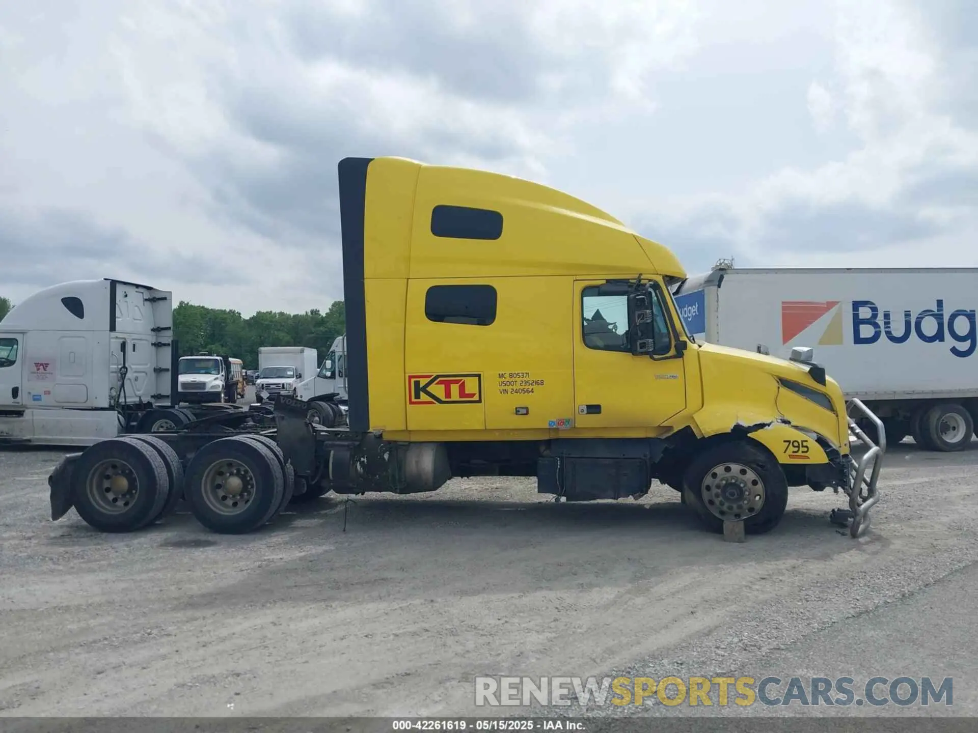 16 Photograph of a damaged car 4V4NC9EJ7LN240564 VOLVO VNL 2020