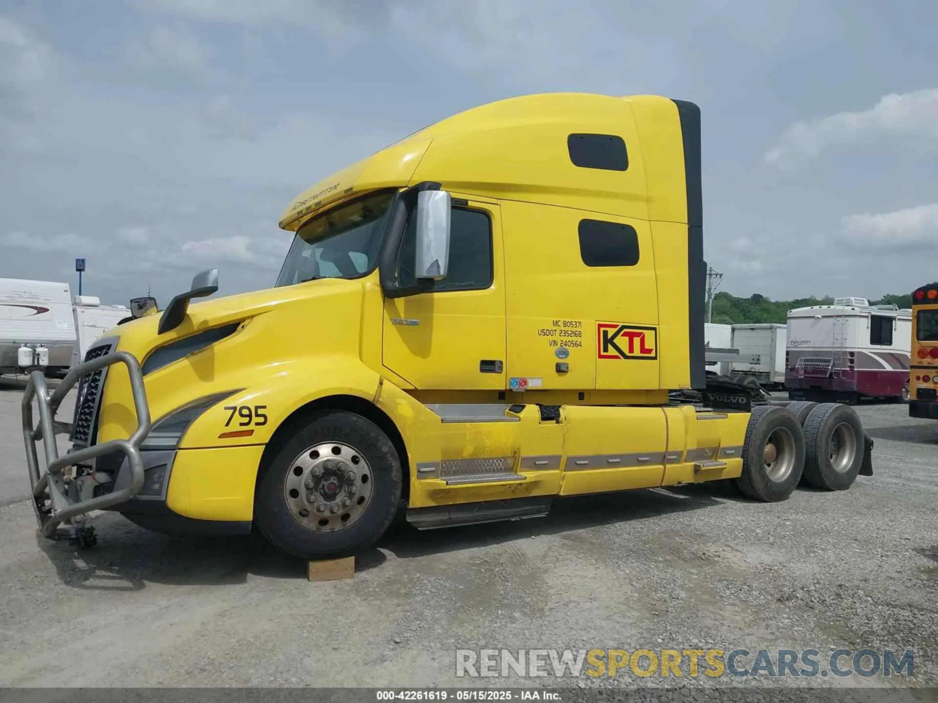 17 Photograph of a damaged car 4V4NC9EJ7LN240564 VOLVO VNL 2020