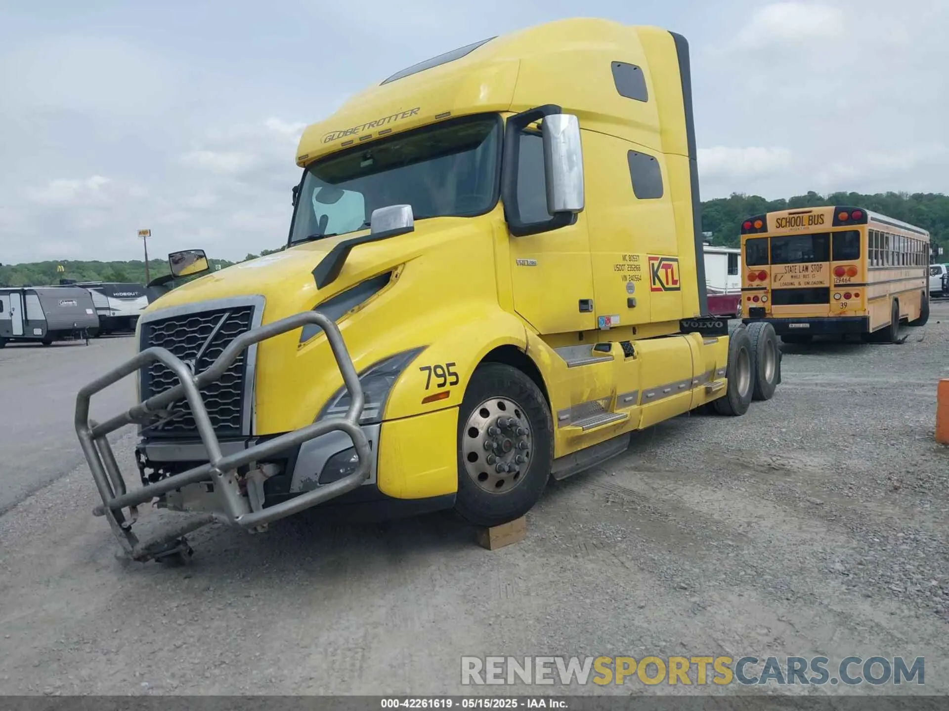 2 Photograph of a damaged car 4V4NC9EJ7LN240564 VOLVO VNL 2020