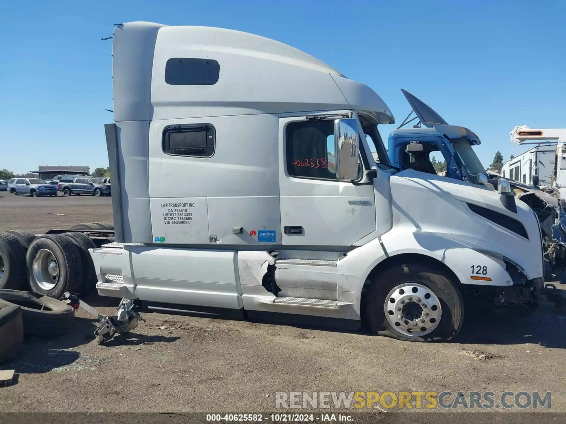 15 Photograph of a damaged car 4V4NC9EJ8LN249080 VOLVO VNL 2020