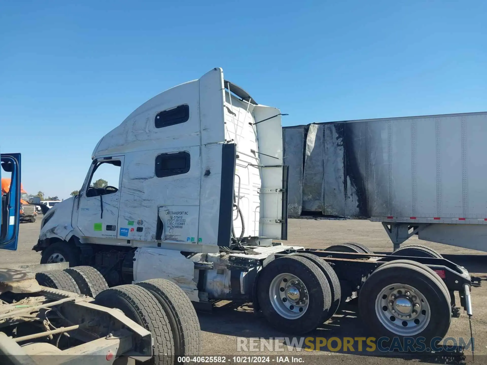 16 Photograph of a damaged car 4V4NC9EJ8LN249080 VOLVO VNL 2020