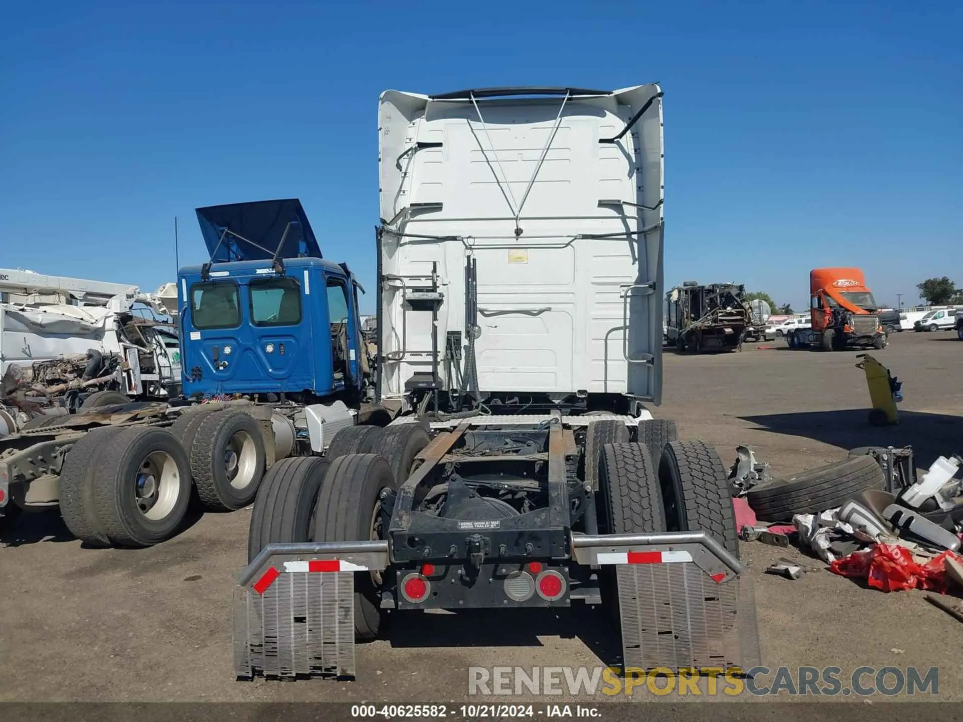 17 Photograph of a damaged car 4V4NC9EJ8LN249080 VOLVO VNL 2020