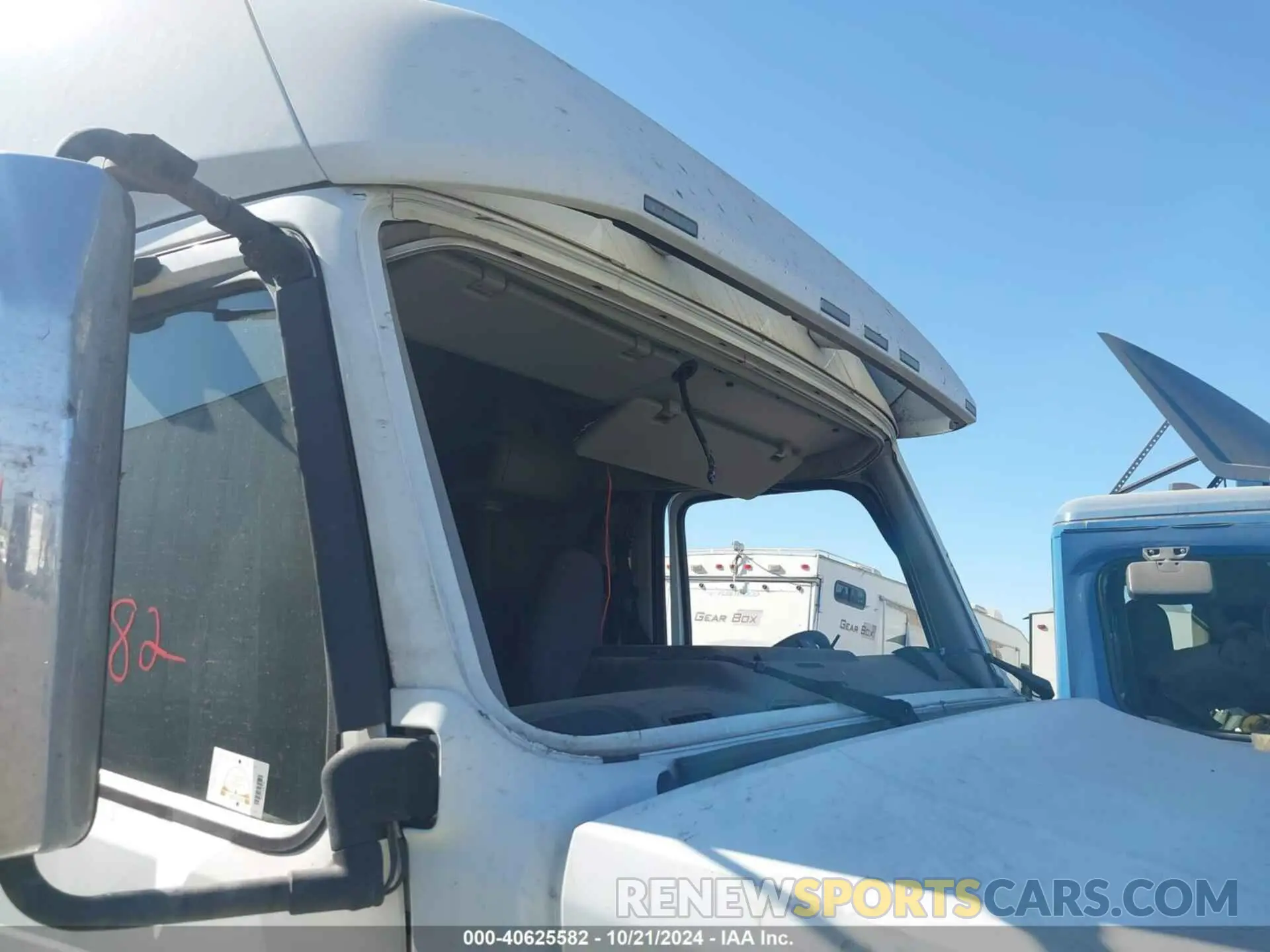 19 Photograph of a damaged car 4V4NC9EJ8LN249080 VOLVO VNL 2020