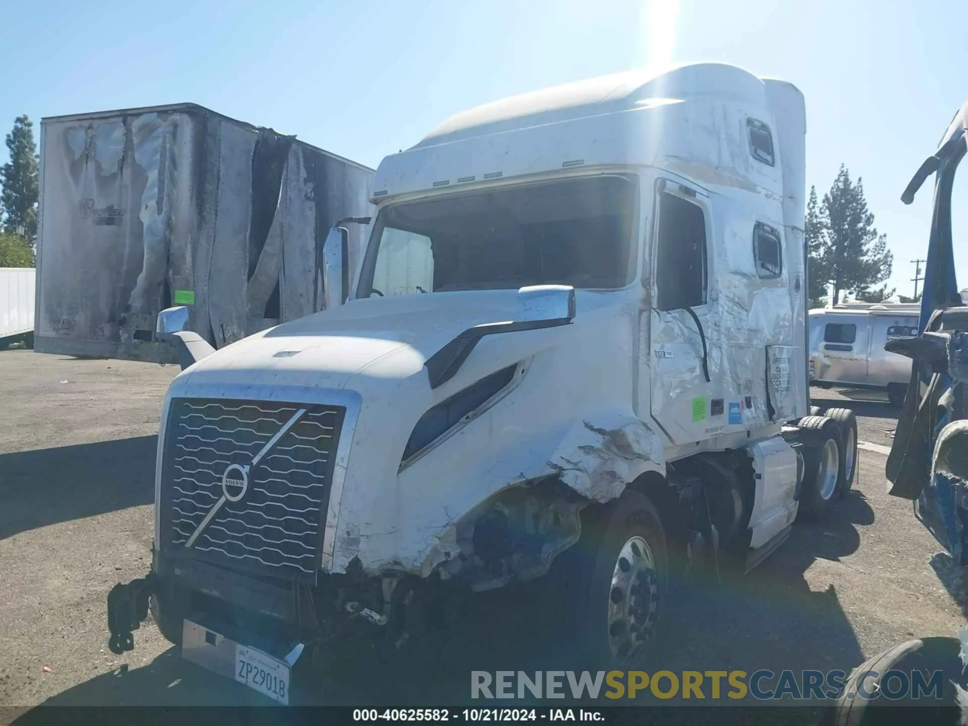 2 Photograph of a damaged car 4V4NC9EJ8LN249080 VOLVO VNL 2020