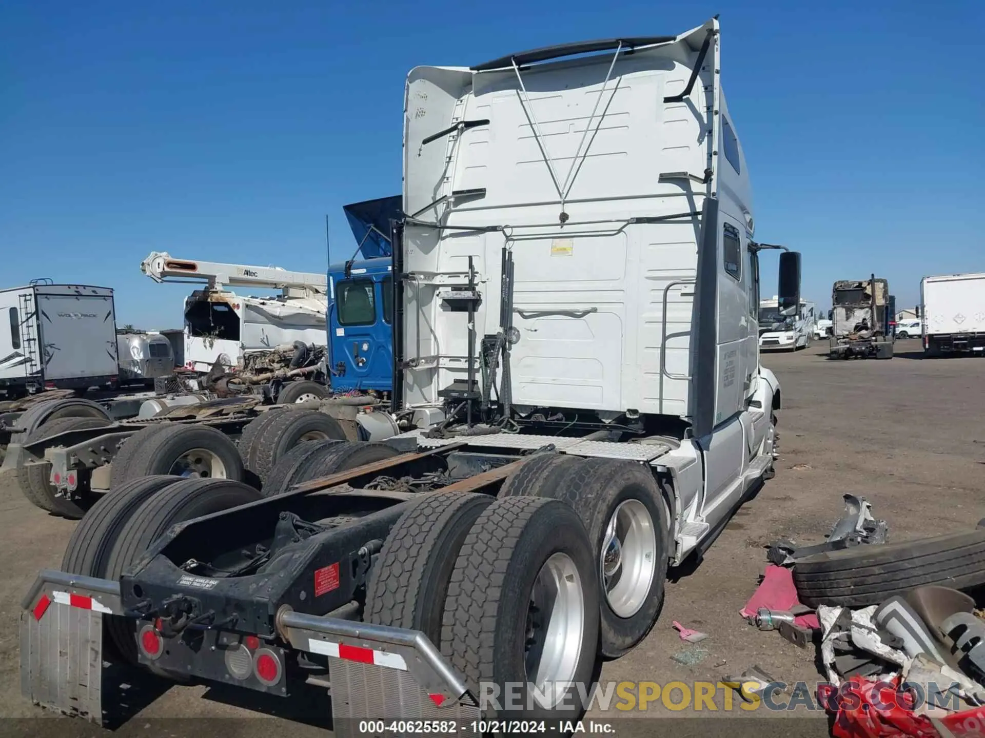 4 Photograph of a damaged car 4V4NC9EJ8LN249080 VOLVO VNL 2020