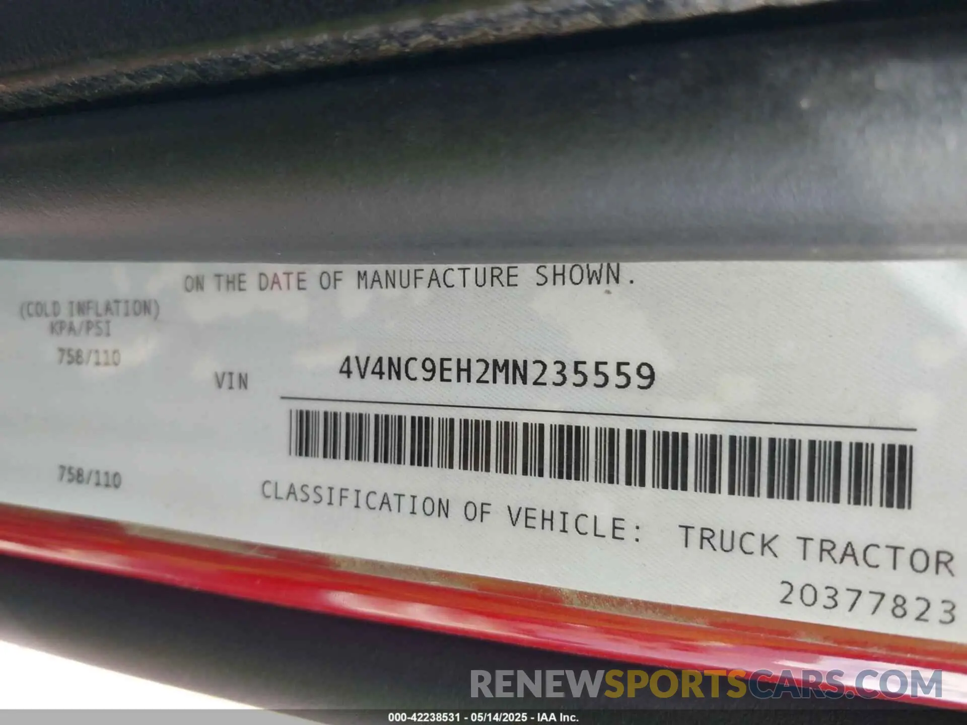 8 Photograph of a damaged car 4V4NC9EH2MN235559 VOLVO VNL 2021
