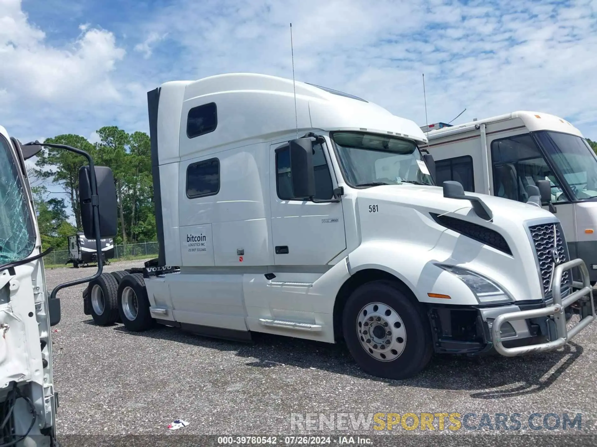 13 Photograph of a damaged car 4V4NC9EH2MN282784 VOLVO VNL 2021