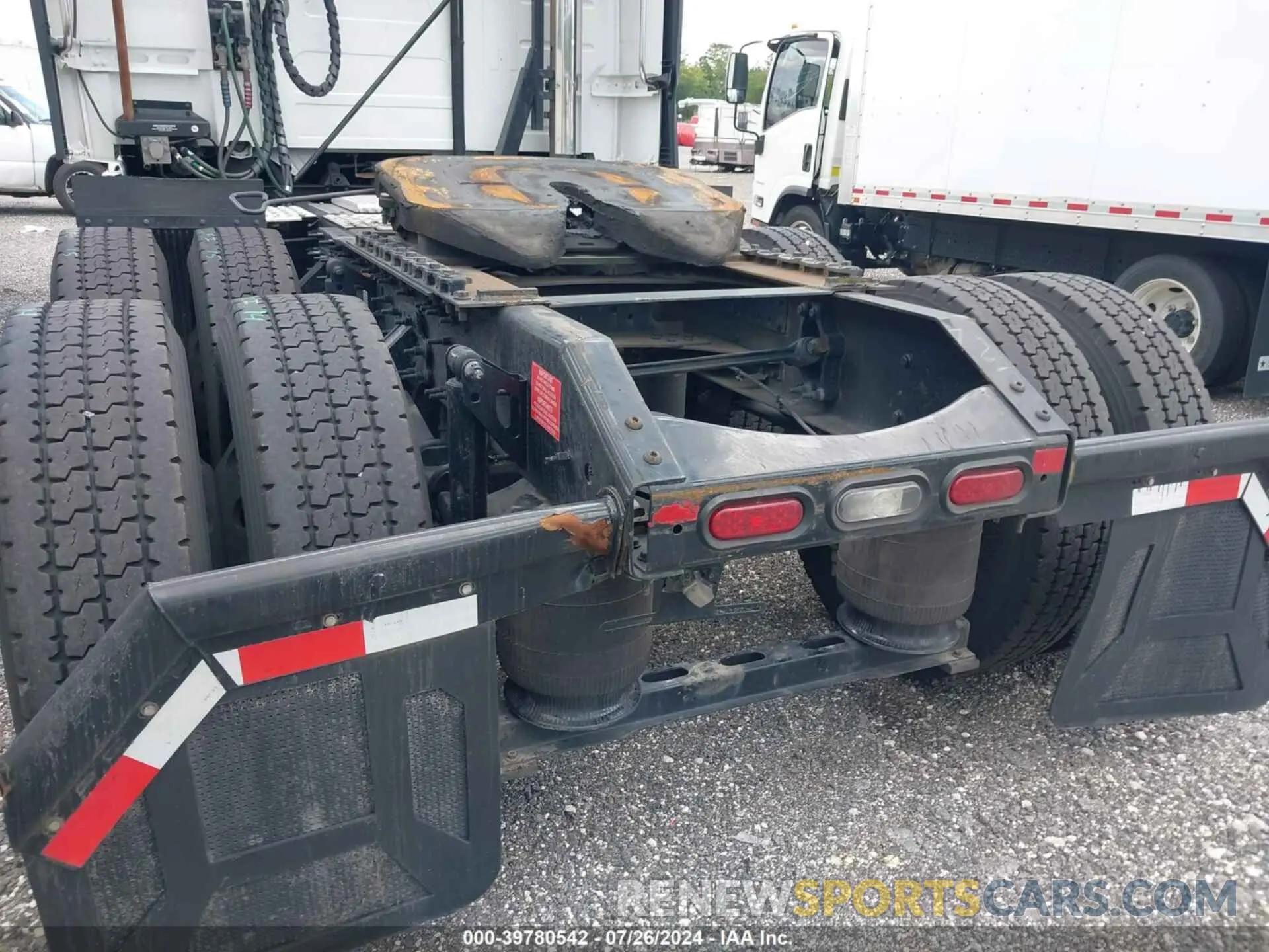 16 Photograph of a damaged car 4V4NC9EH2MN282784 VOLVO VNL 2021