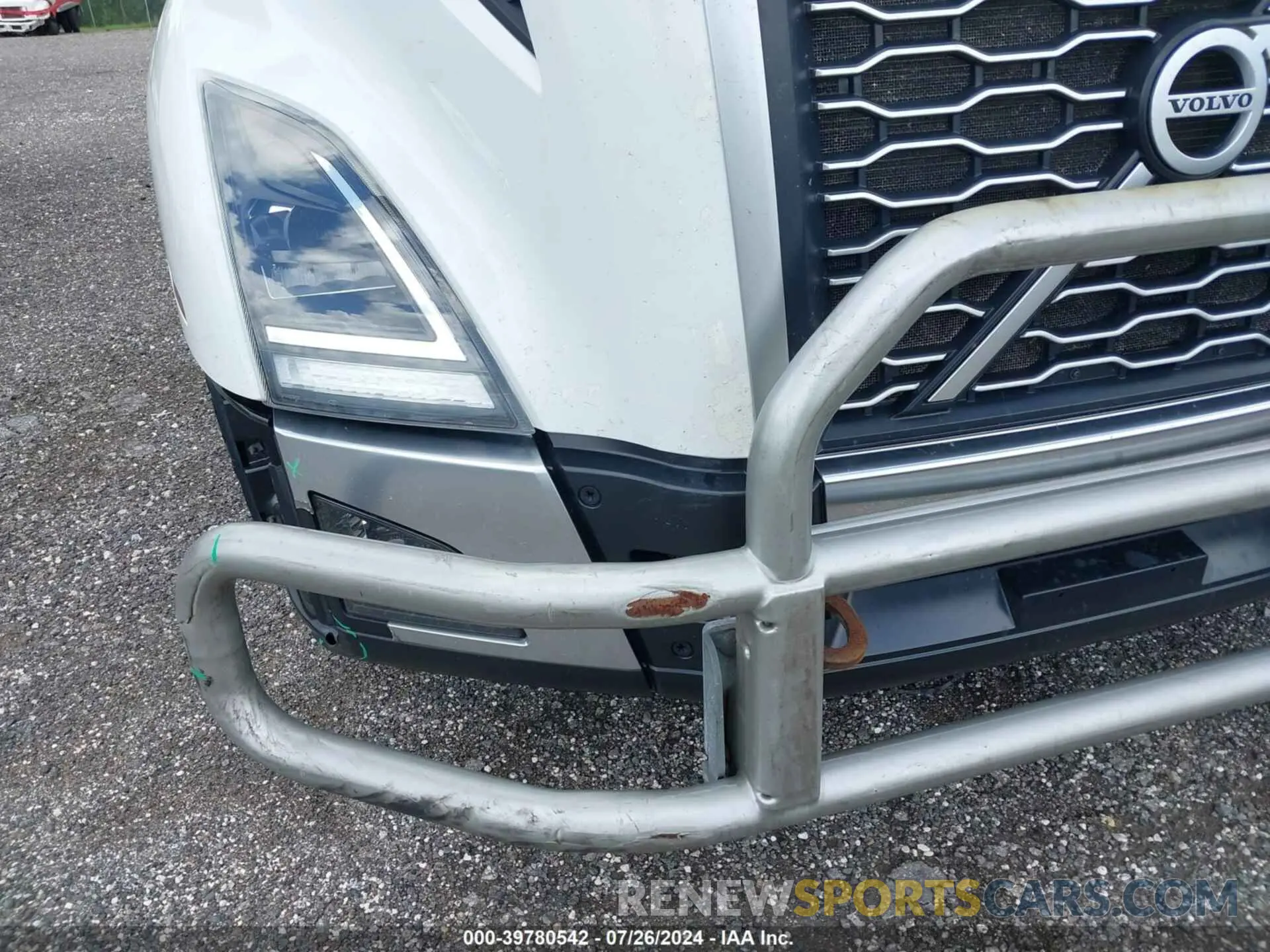 17 Photograph of a damaged car 4V4NC9EH2MN282784 VOLVO VNL 2021