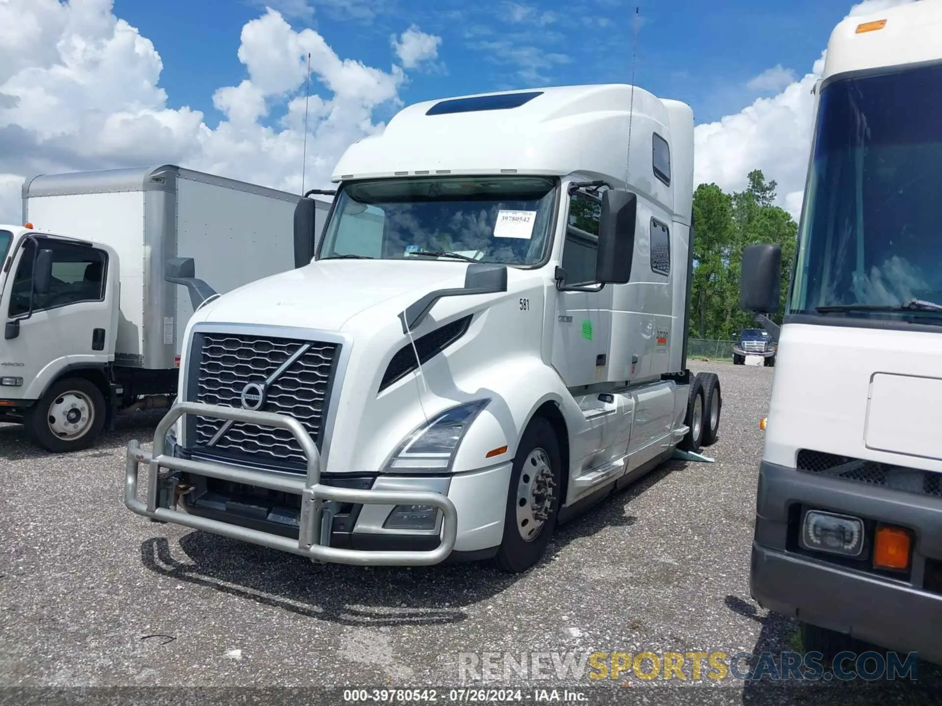 2 Photograph of a damaged car 4V4NC9EH2MN282784 VOLVO VNL 2021