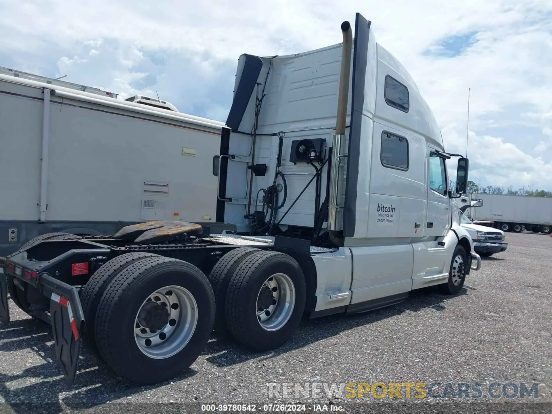 4 Photograph of a damaged car 4V4NC9EH2MN282784 VOLVO VNL 2021