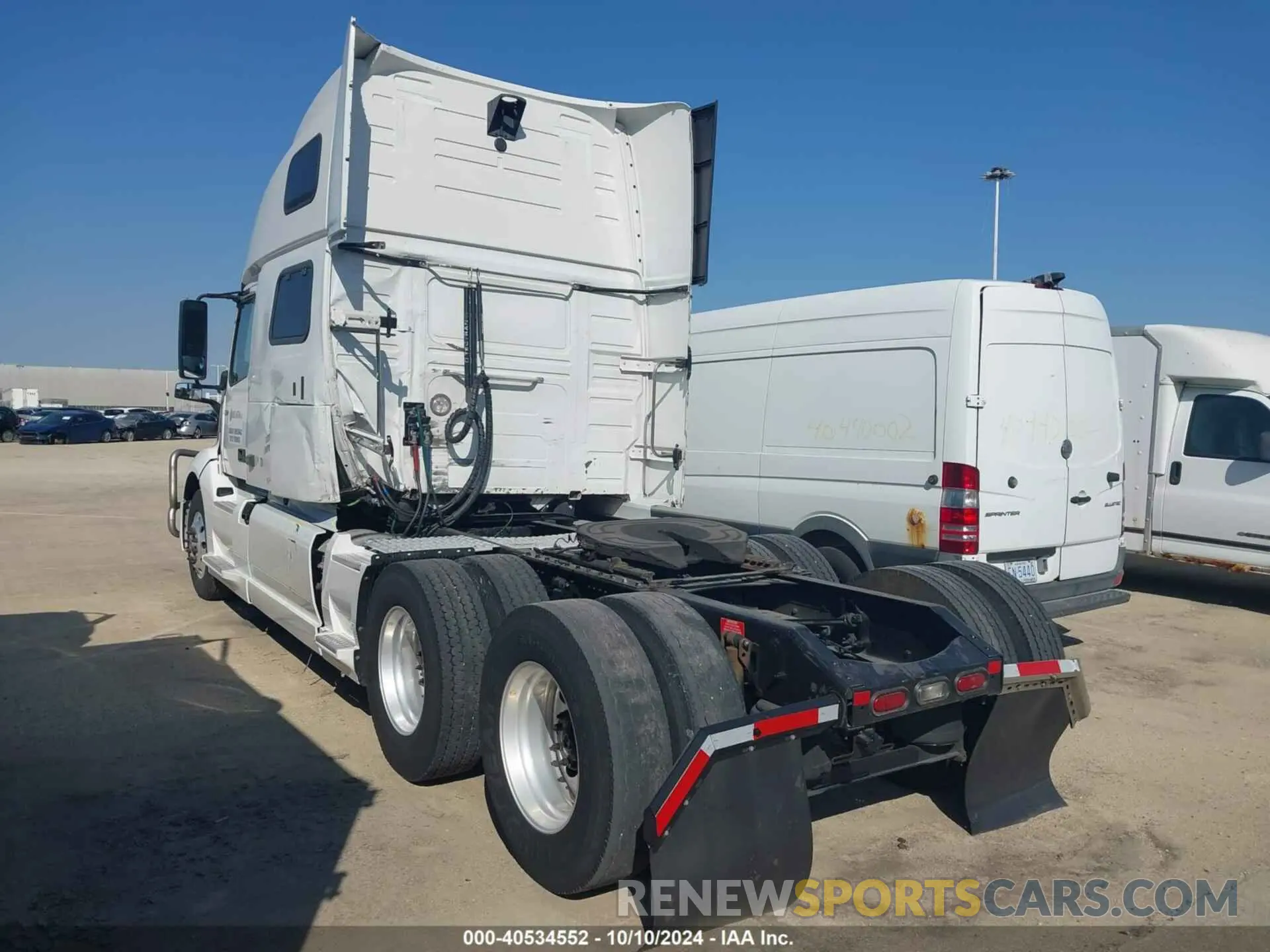 3 Photograph of a damaged car 4V4NC9EH3MN232816 VOLVO VNL 2021