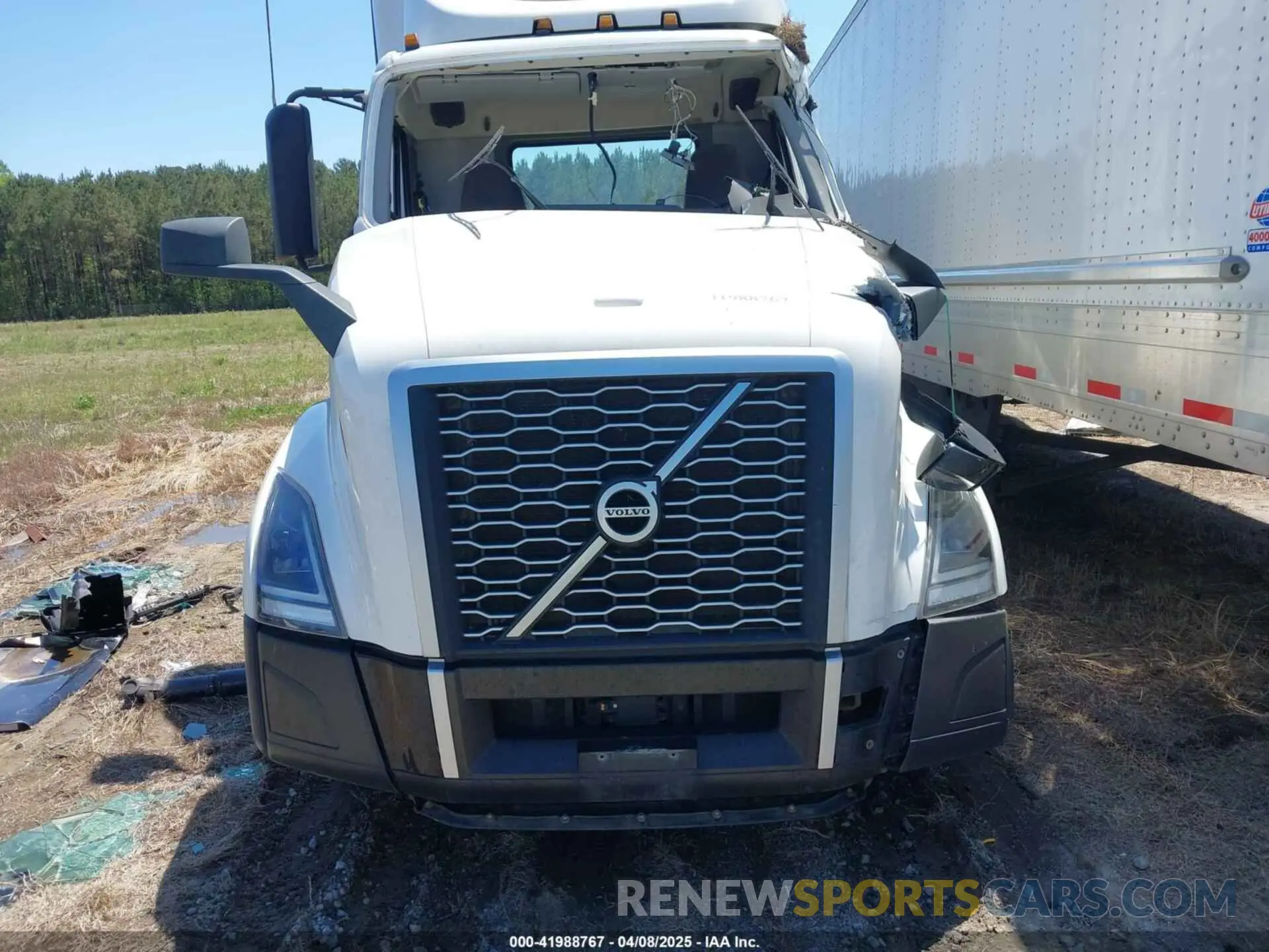 13 Photograph of a damaged car 4V4NC9EH5MN283346 VOLVO VNL 2021