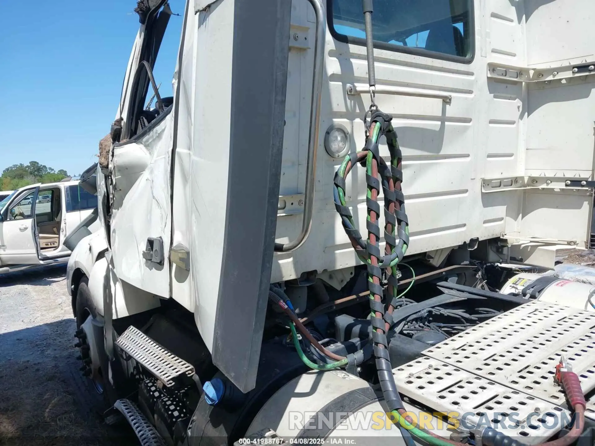 15 Photograph of a damaged car 4V4NC9EH5MN283346 VOLVO VNL 2021