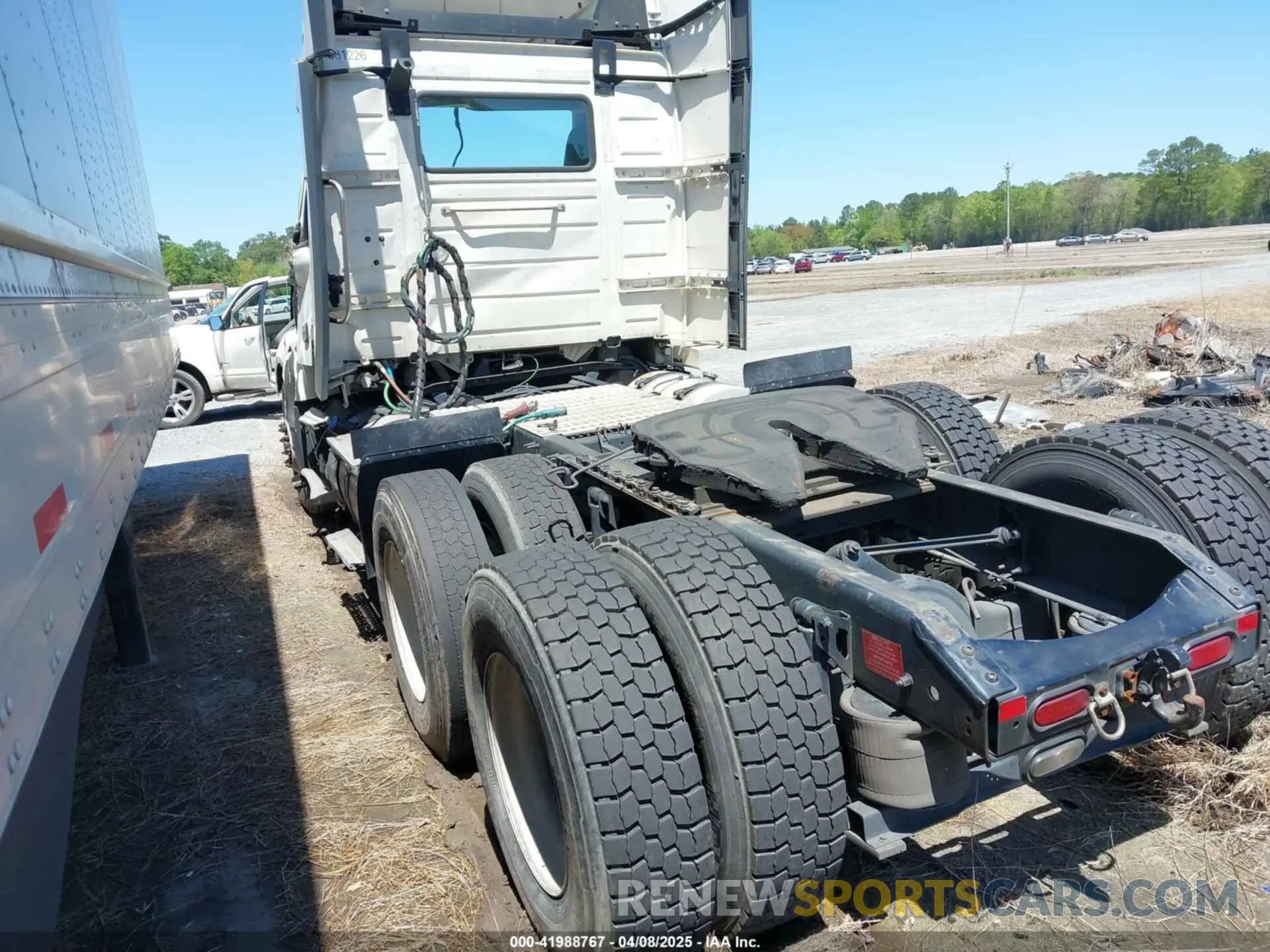 3 Photograph of a damaged car 4V4NC9EH5MN283346 VOLVO VNL 2021