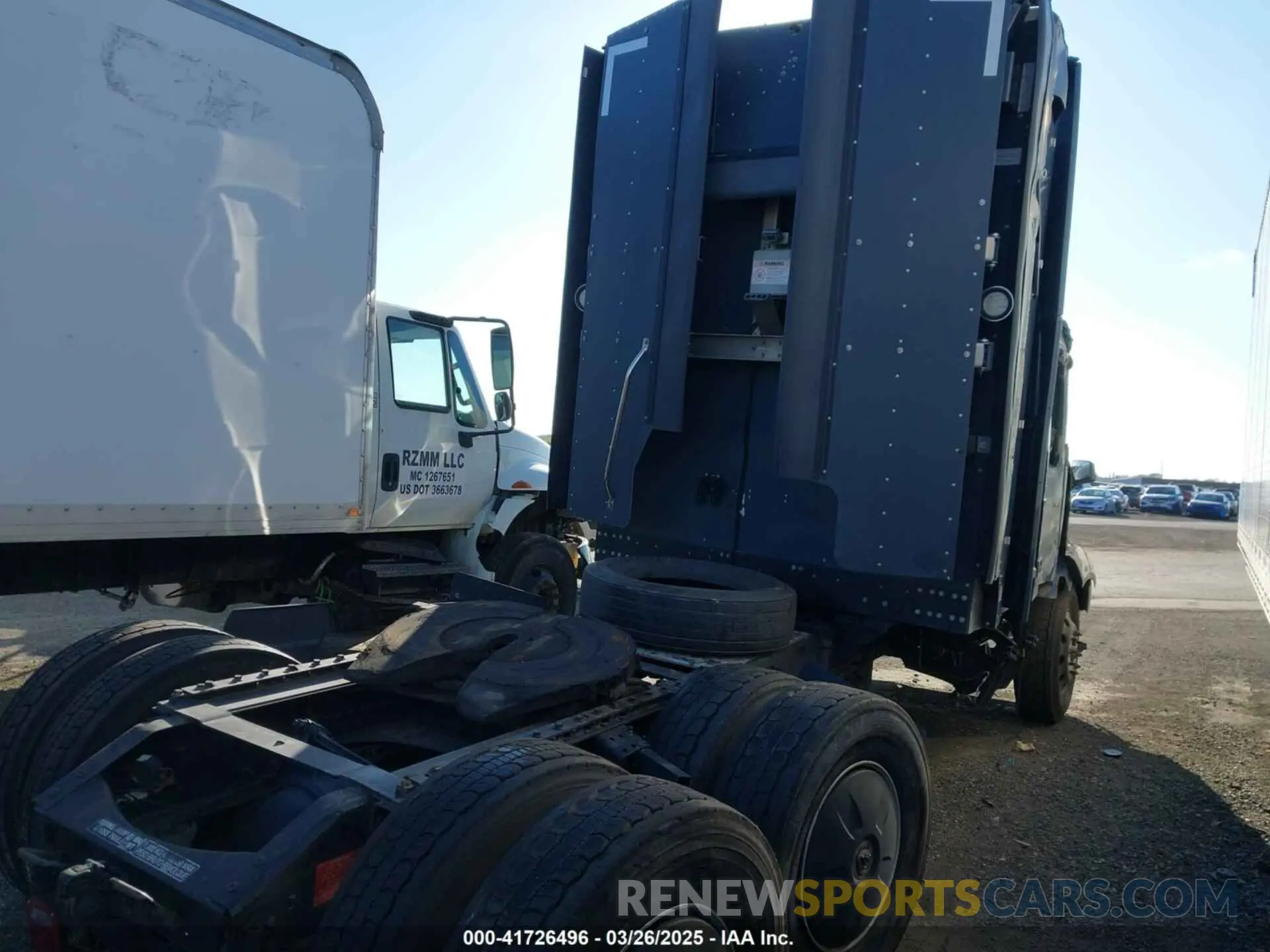4 Photograph of a damaged car 4V4NC9UG1MN282364 VOLVO VNL 2021