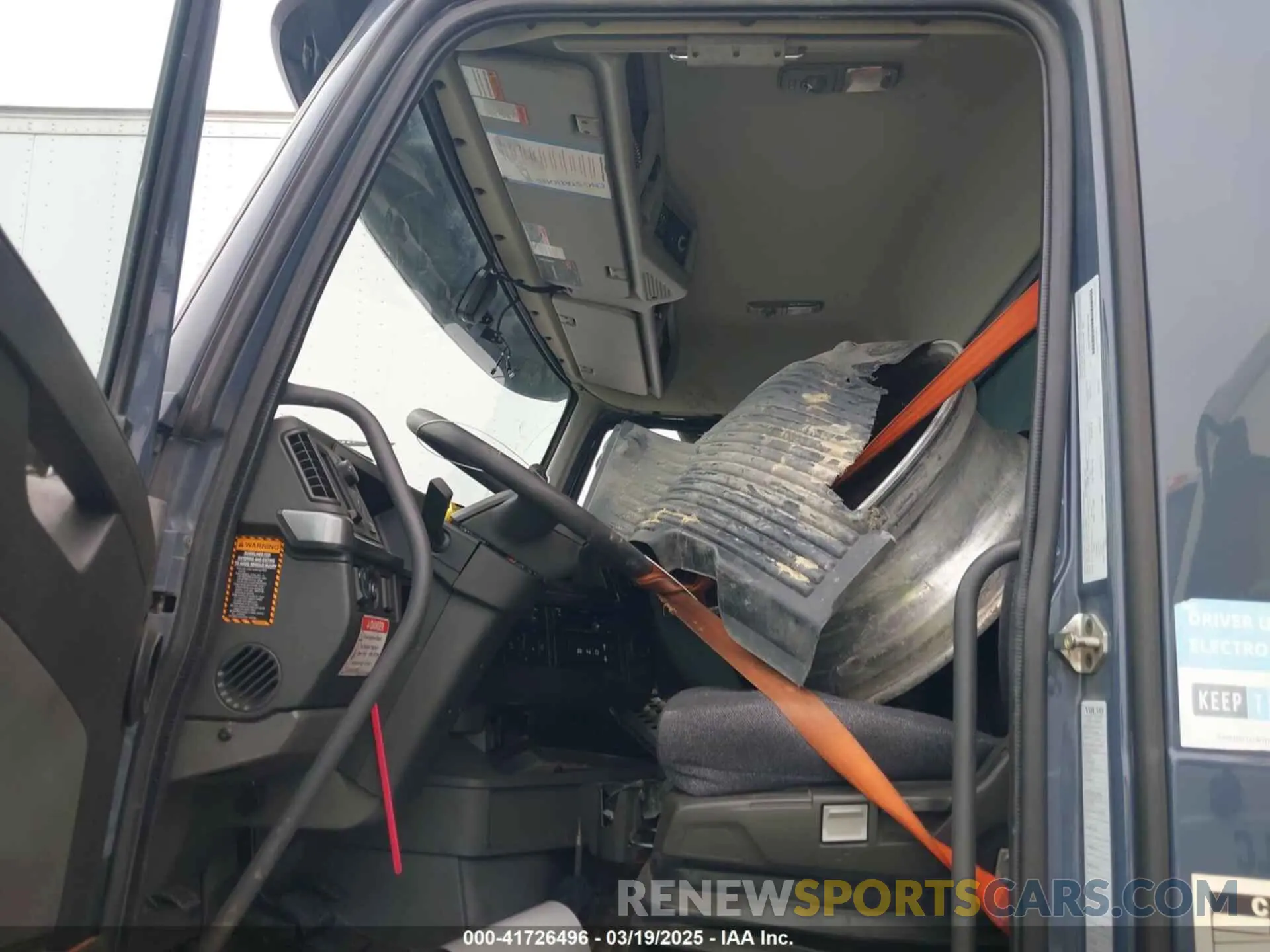 5 Photograph of a damaged car 4V4NC9UG1MN282364 VOLVO VNL 2021