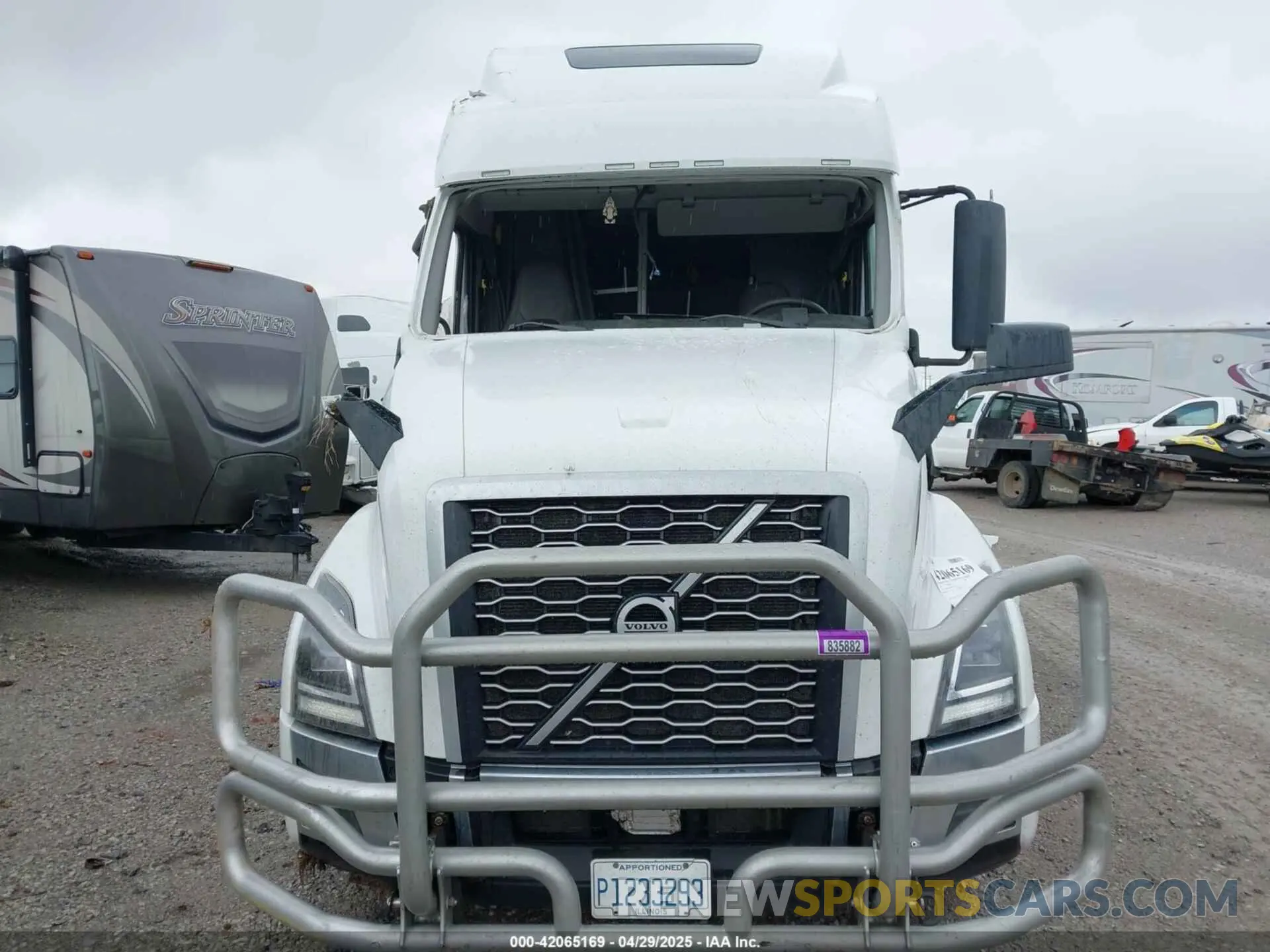10 Photograph of a damaged car 4V4NC9EH0NN315265 VOLVO VNL 2022