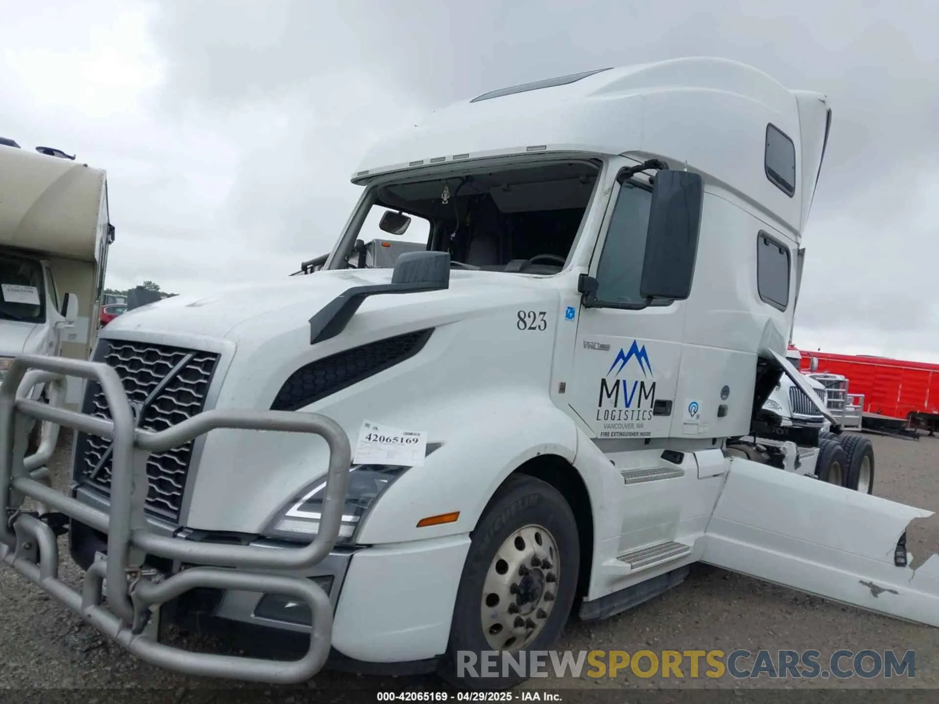 2 Photograph of a damaged car 4V4NC9EH0NN315265 VOLVO VNL 2022