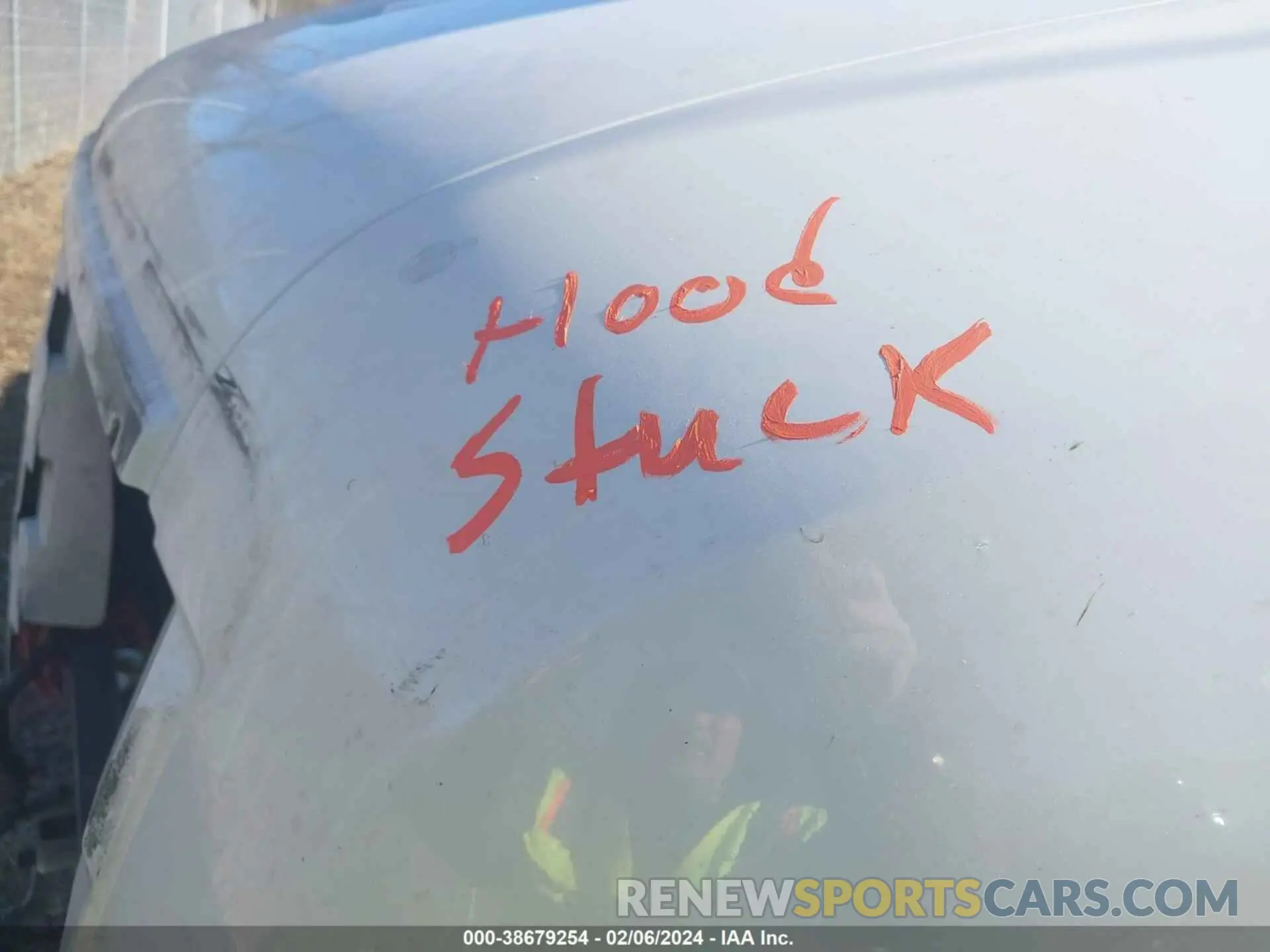 10 Photograph of a damaged car 4V4NC9EH2NN601523 VOLVO VNL 2022