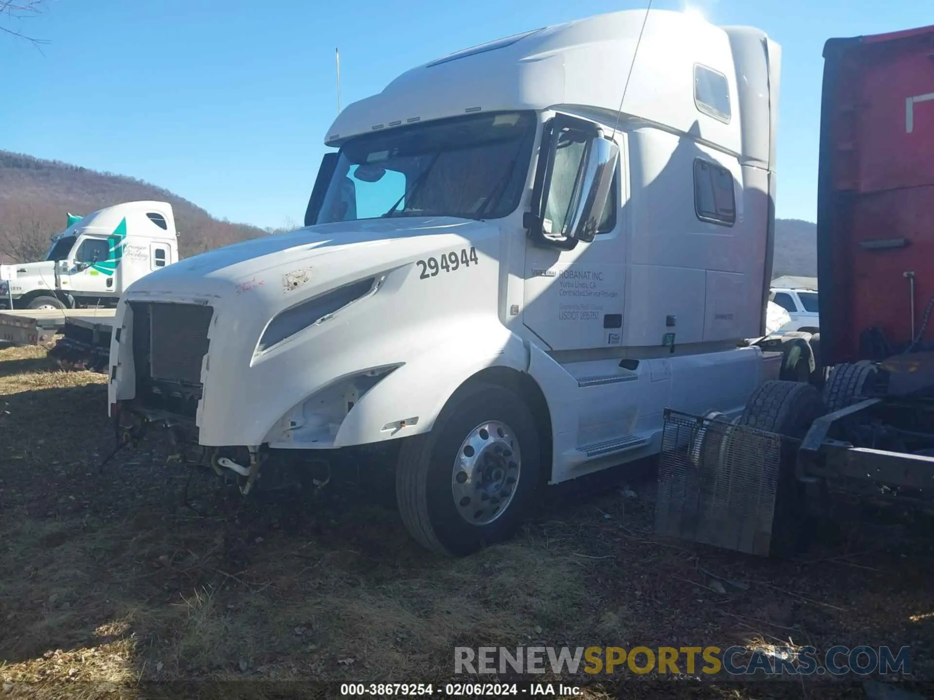2 Photograph of a damaged car 4V4NC9EH2NN601523 VOLVO VNL 2022