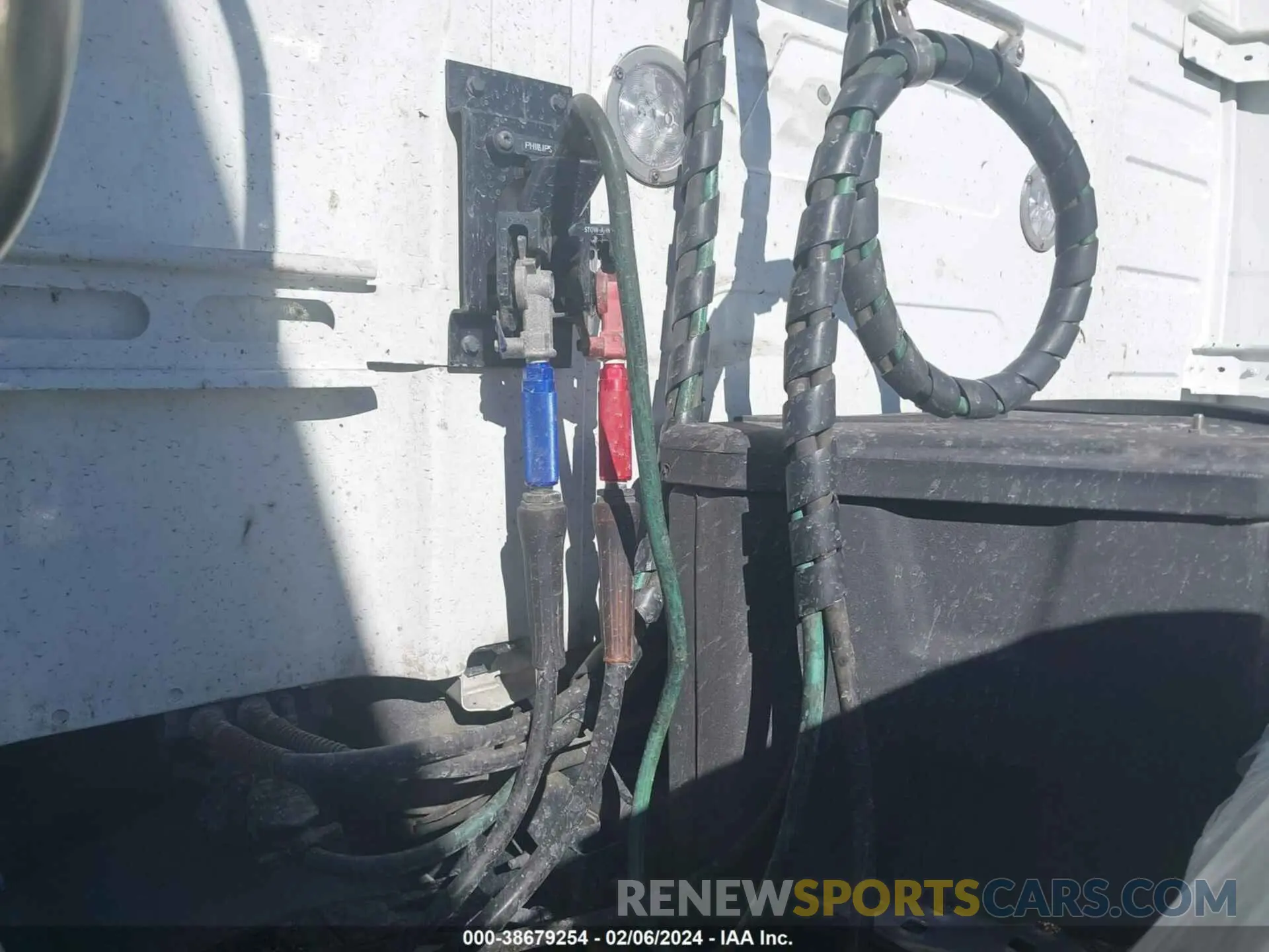 7 Photograph of a damaged car 4V4NC9EH2NN601523 VOLVO VNL 2022