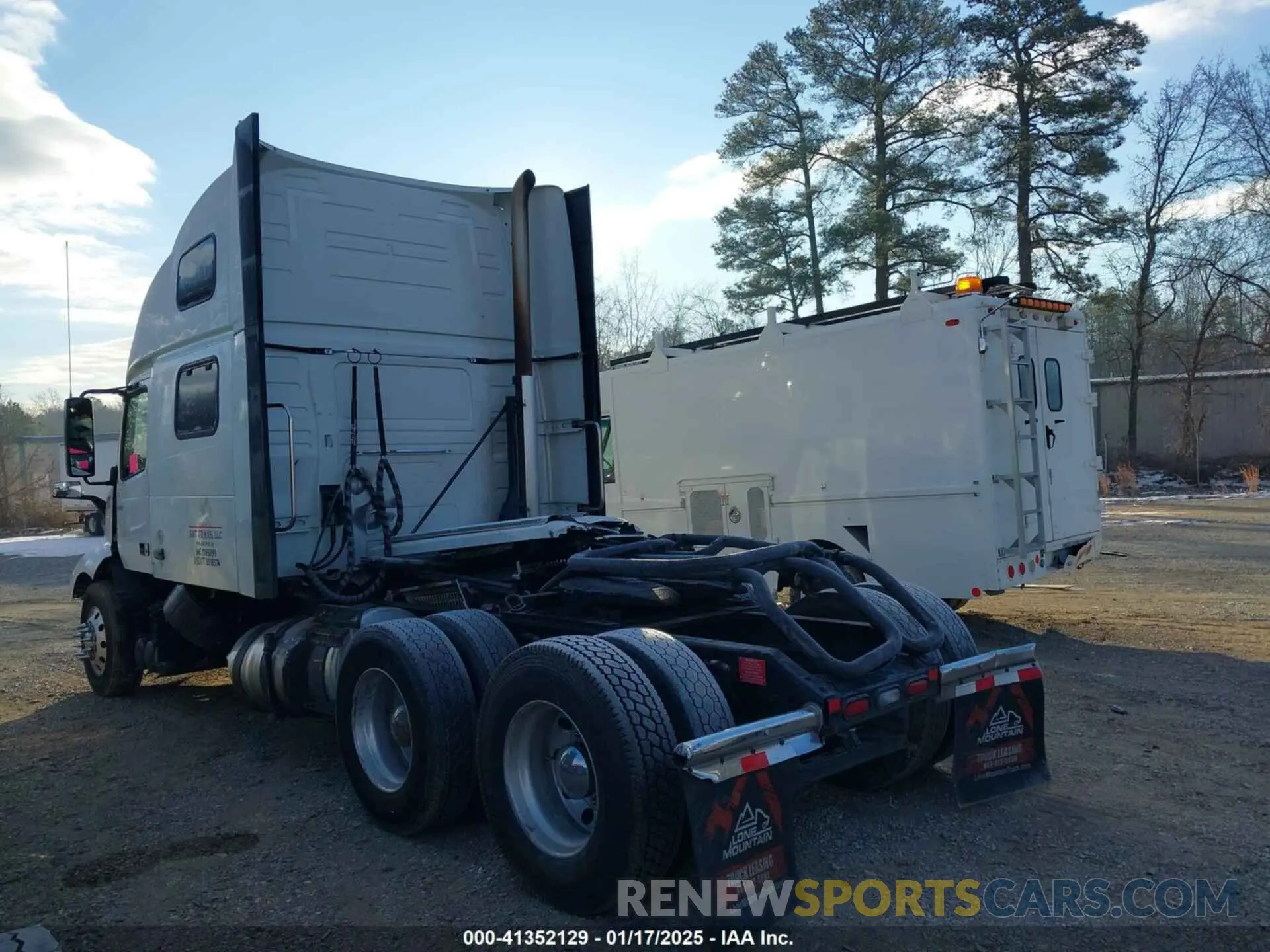 15 Photograph of a damaged car 4V4NC9EH4NN297840 VOLVO VNL 2022
