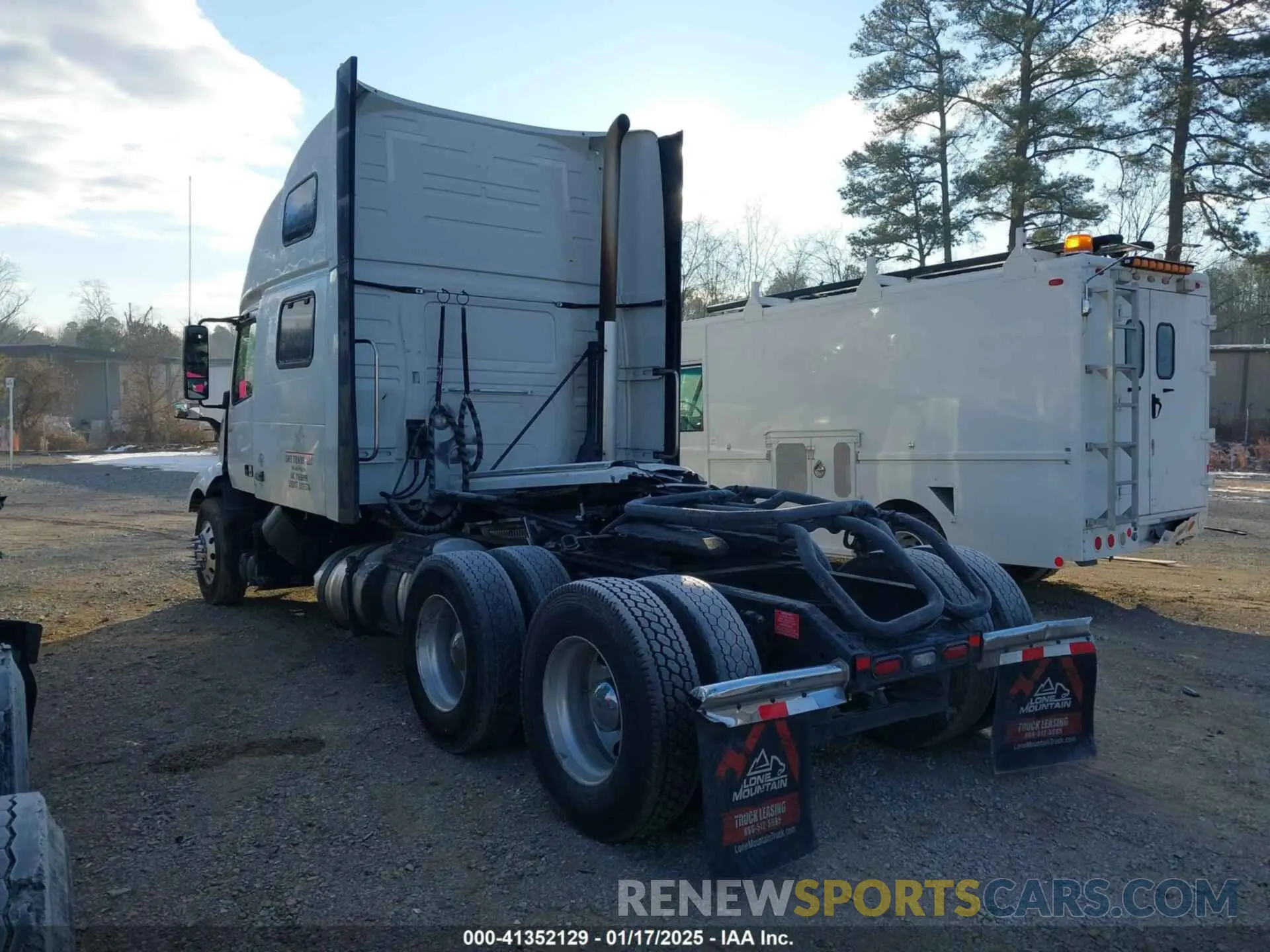 3 Photograph of a damaged car 4V4NC9EH4NN297840 VOLVO VNL 2022