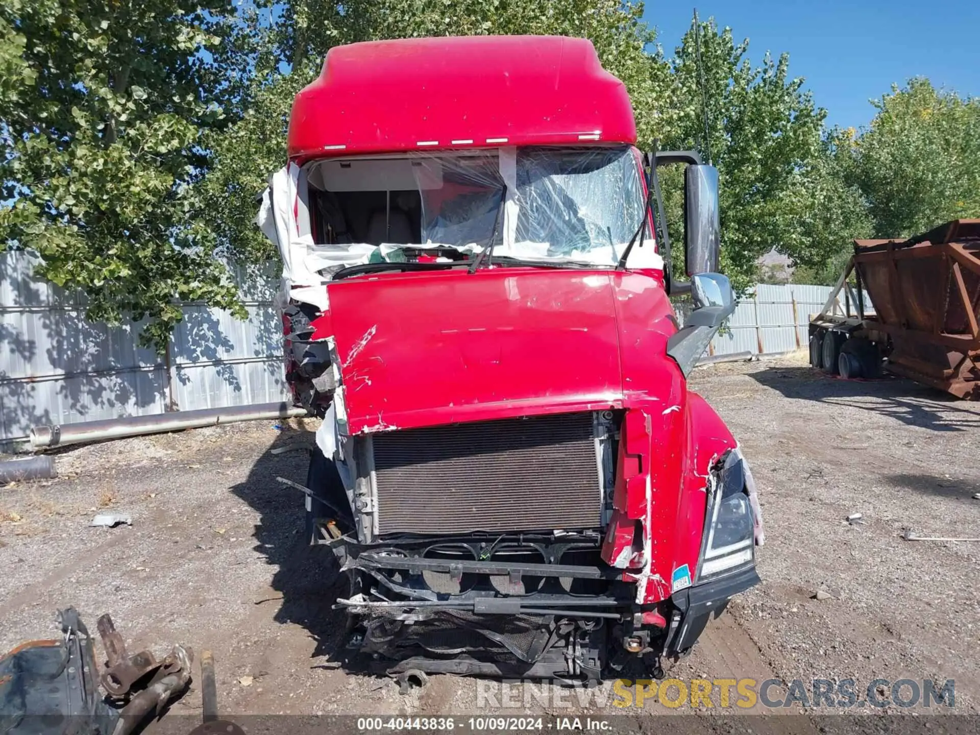 14 Photograph of a damaged car 4V4NC9EH6NN299461 VOLVO VNL 2022