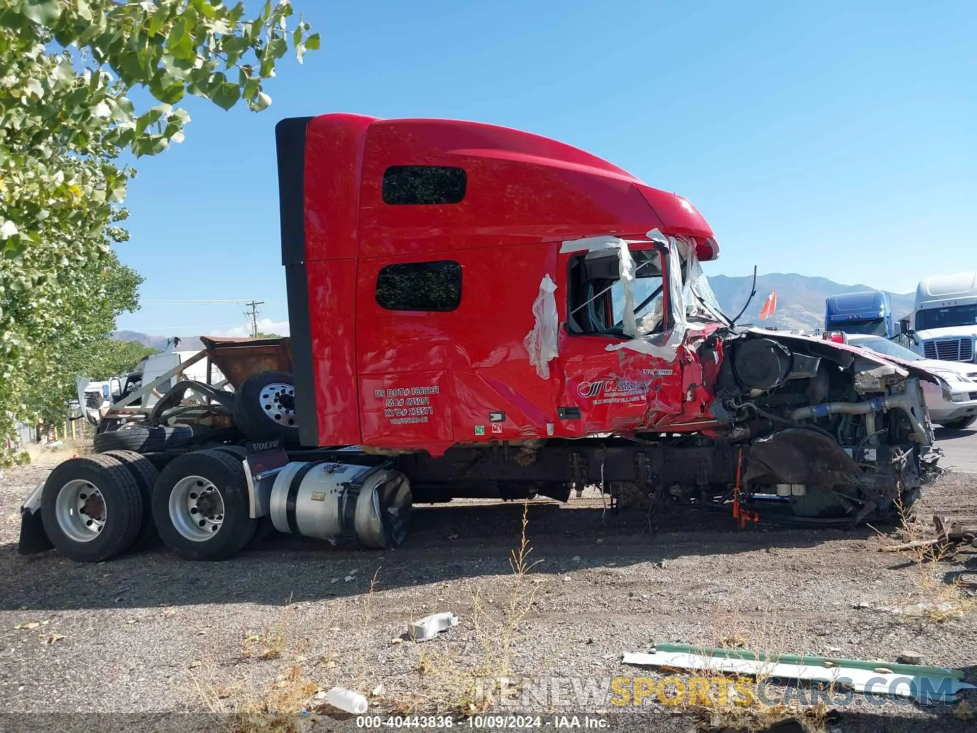 15 Photograph of a damaged car 4V4NC9EH6NN299461 VOLVO VNL 2022