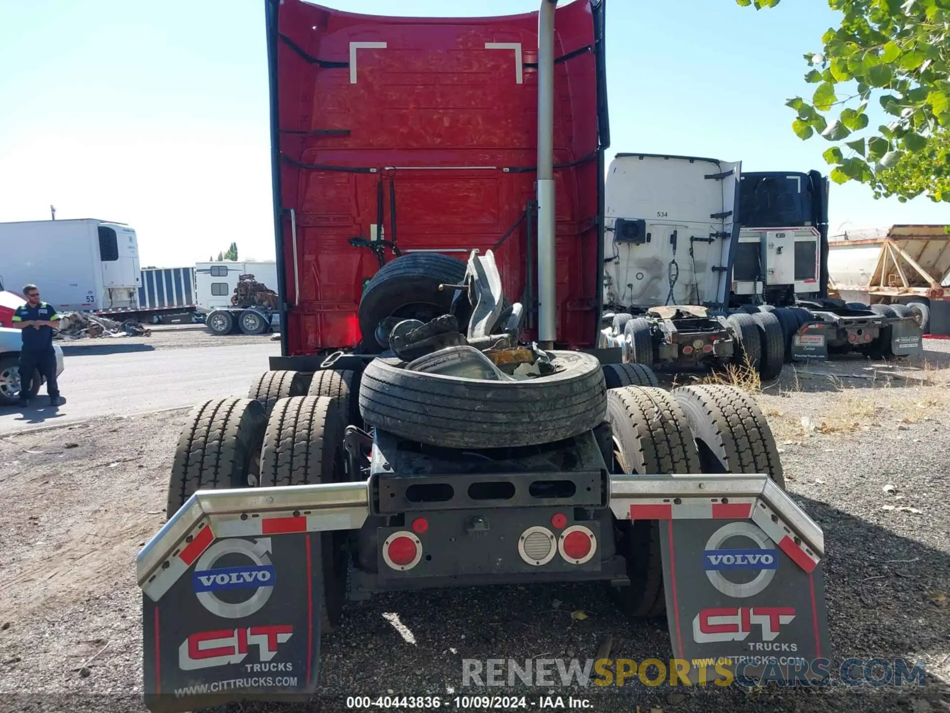 17 Photograph of a damaged car 4V4NC9EH6NN299461 VOLVO VNL 2022