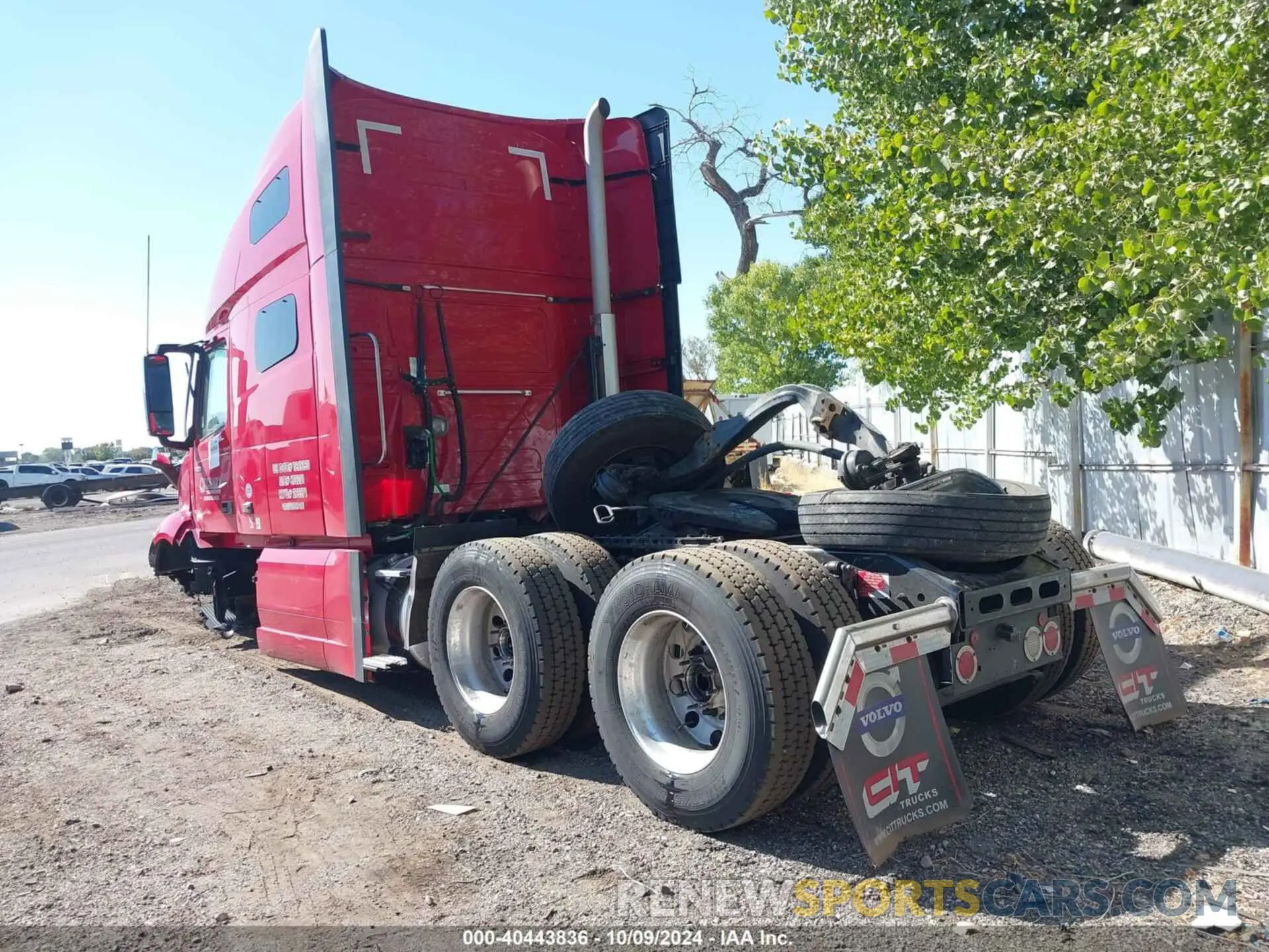 3 Photograph of a damaged car 4V4NC9EH6NN299461 VOLVO VNL 2022