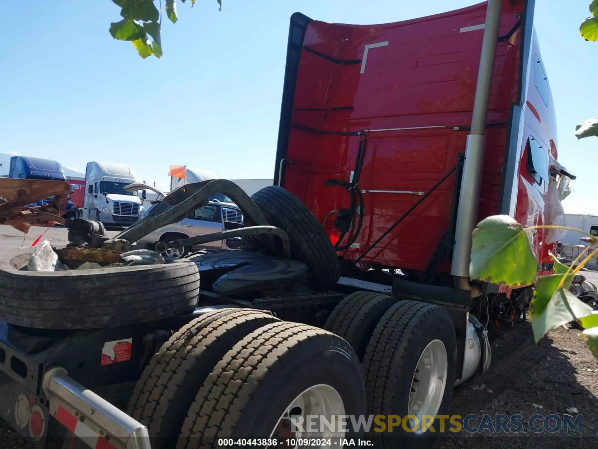 4 Photograph of a damaged car 4V4NC9EH6NN299461 VOLVO VNL 2022