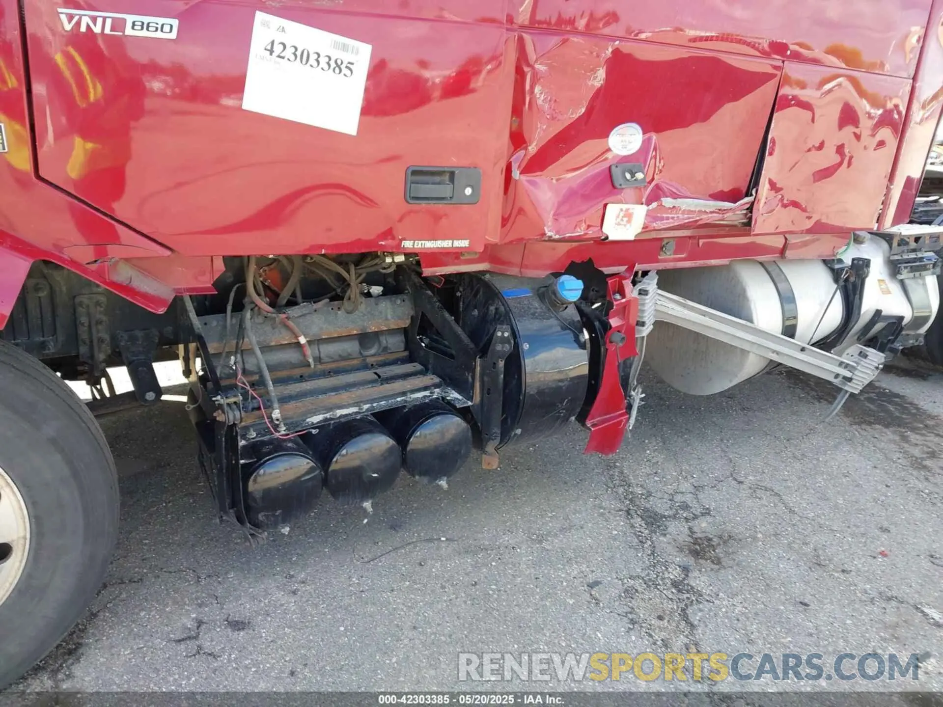19 Photograph of a damaged car 4V4NC9EH7NN294351 VOLVO VNL 2022
