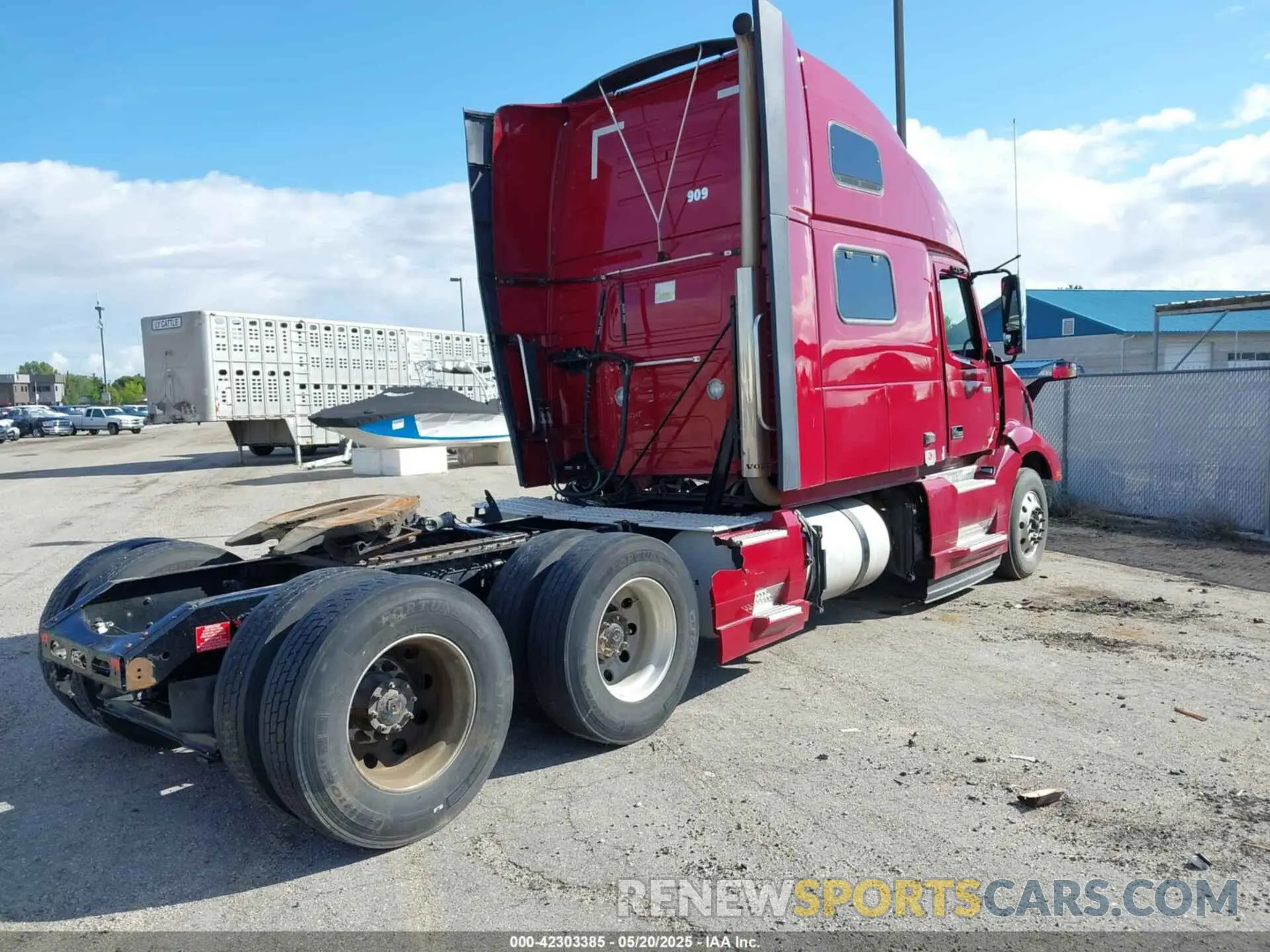 4 Photograph of a damaged car 4V4NC9EH7NN294351 VOLVO VNL 2022