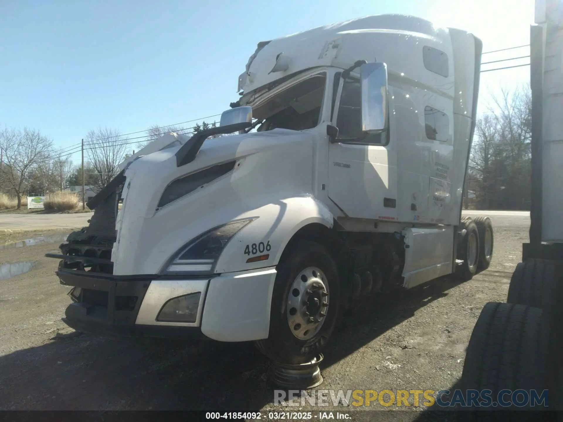 2 Photograph of a damaged car 4V4NC9EH9NN319511 VOLVO VNL 2022