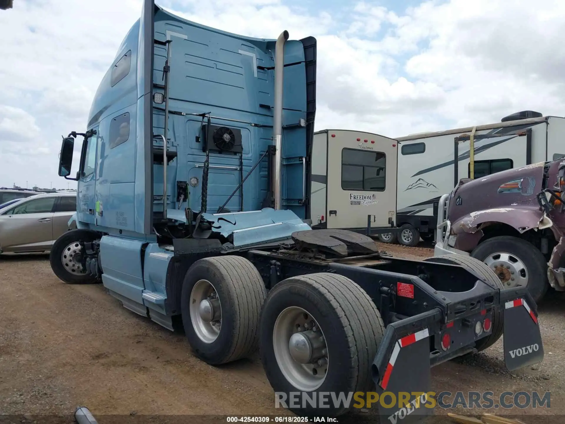 3 Photograph of a damaged car 4V4NC9EHXNN605495 VOLVO VNL 2022