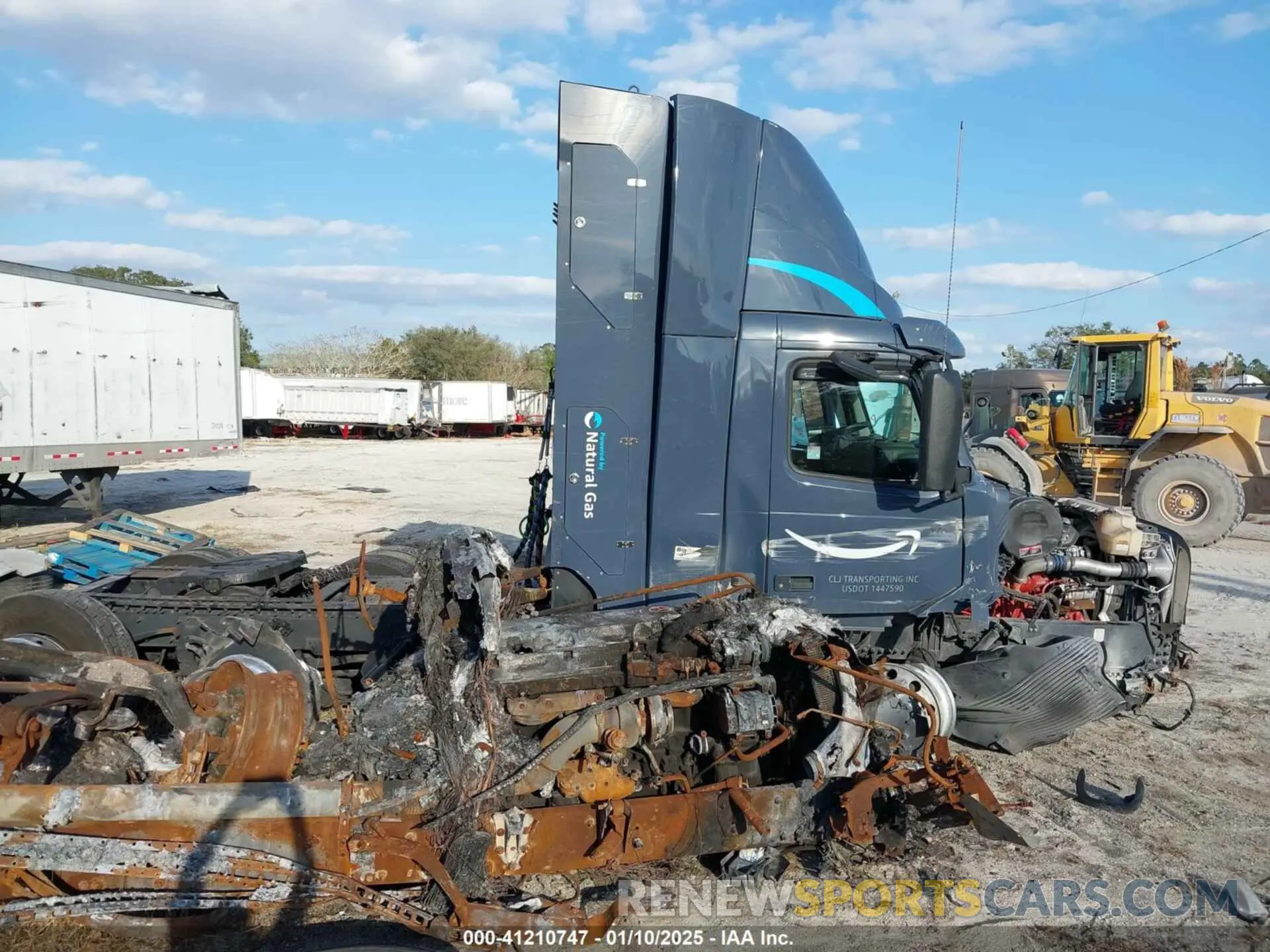 12 Photograph of a damaged car 4V4NC9UG4NN309672 VOLVO VNL 2022